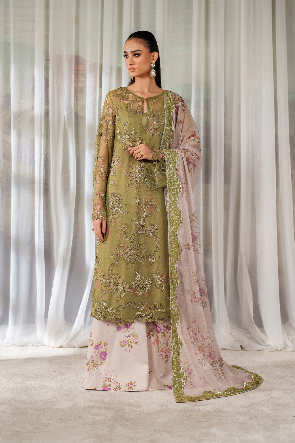 UE-543  Printed Formals