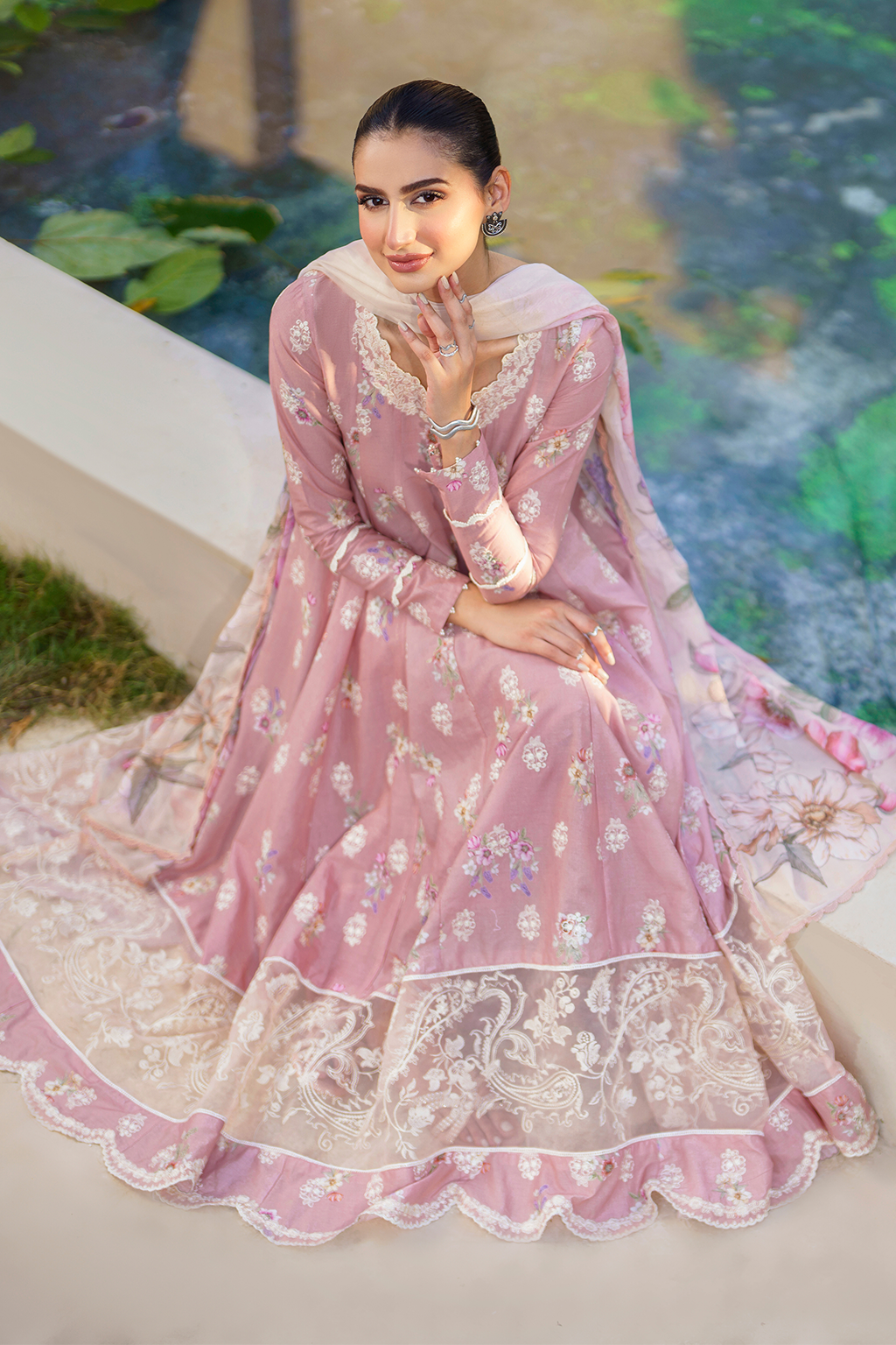 SFL-08 Embroidered Lawn - Iznik