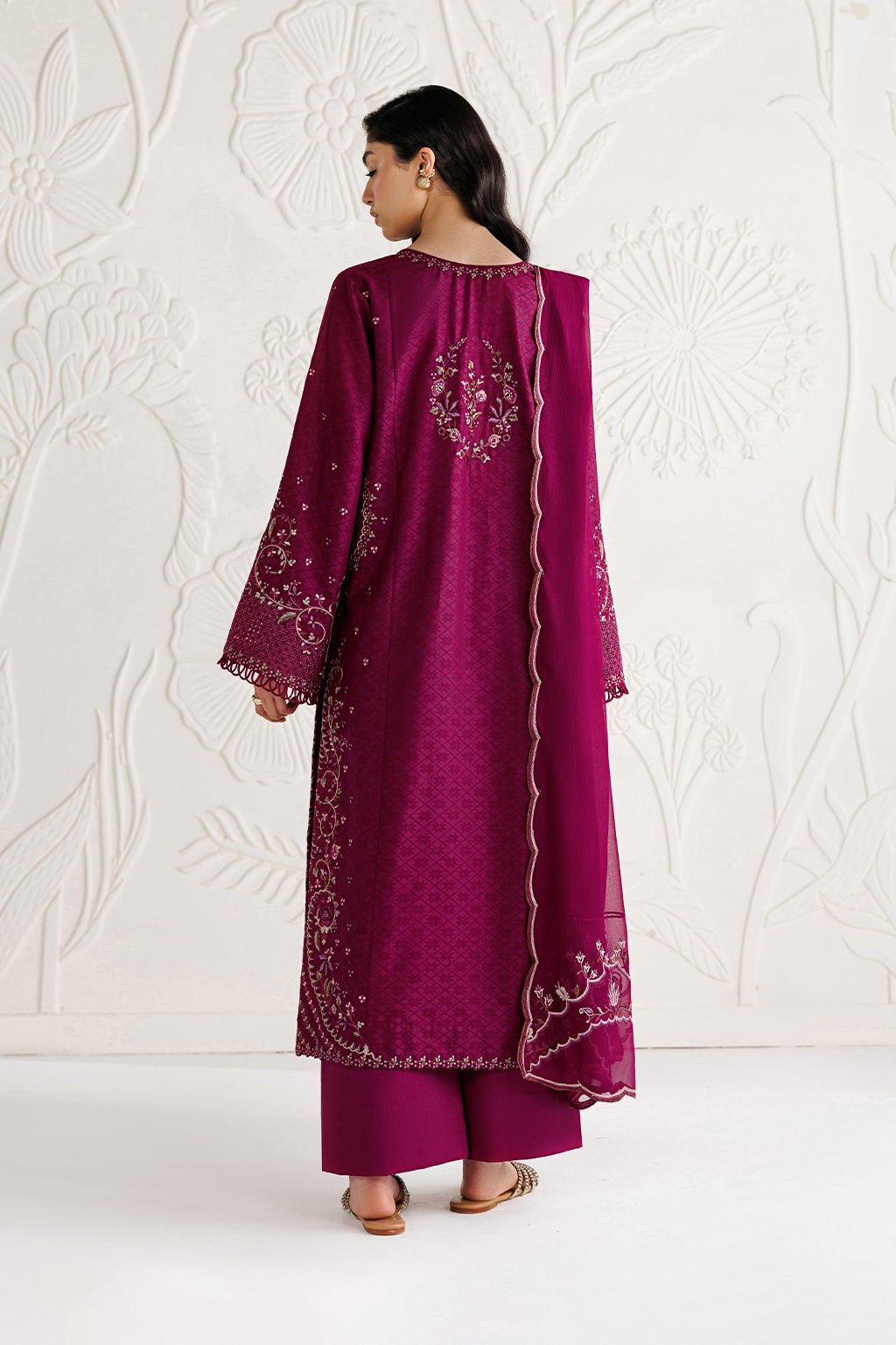 UE-684 Embroidered Lawn