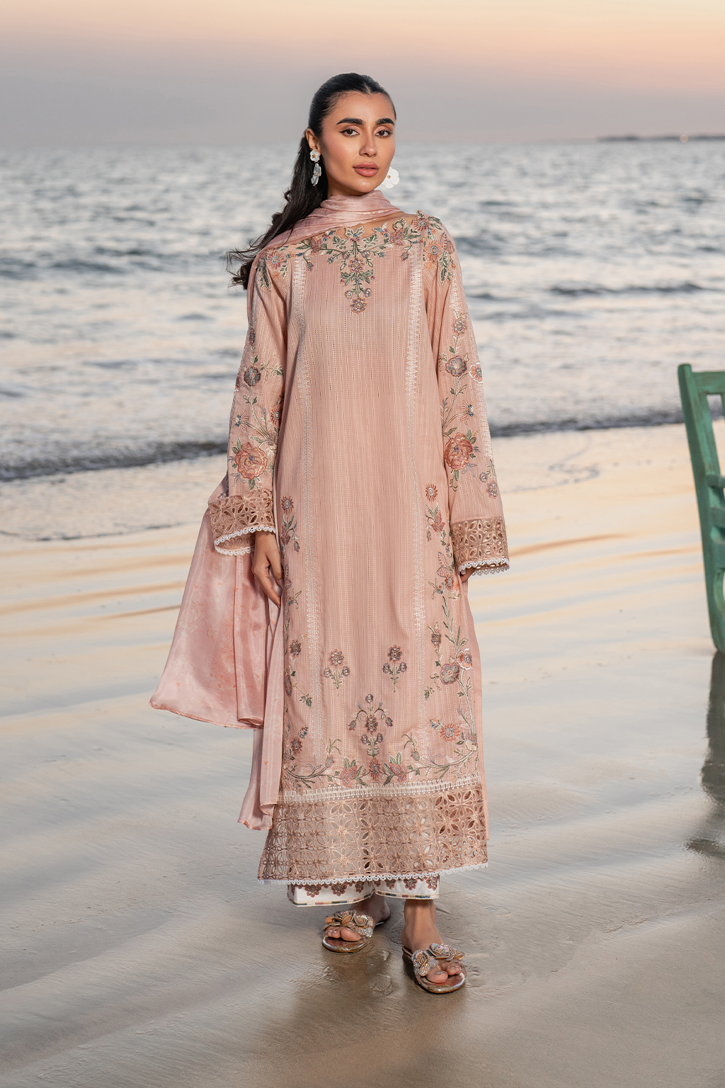 UE-382 Embroidered Lawn - Iznik
