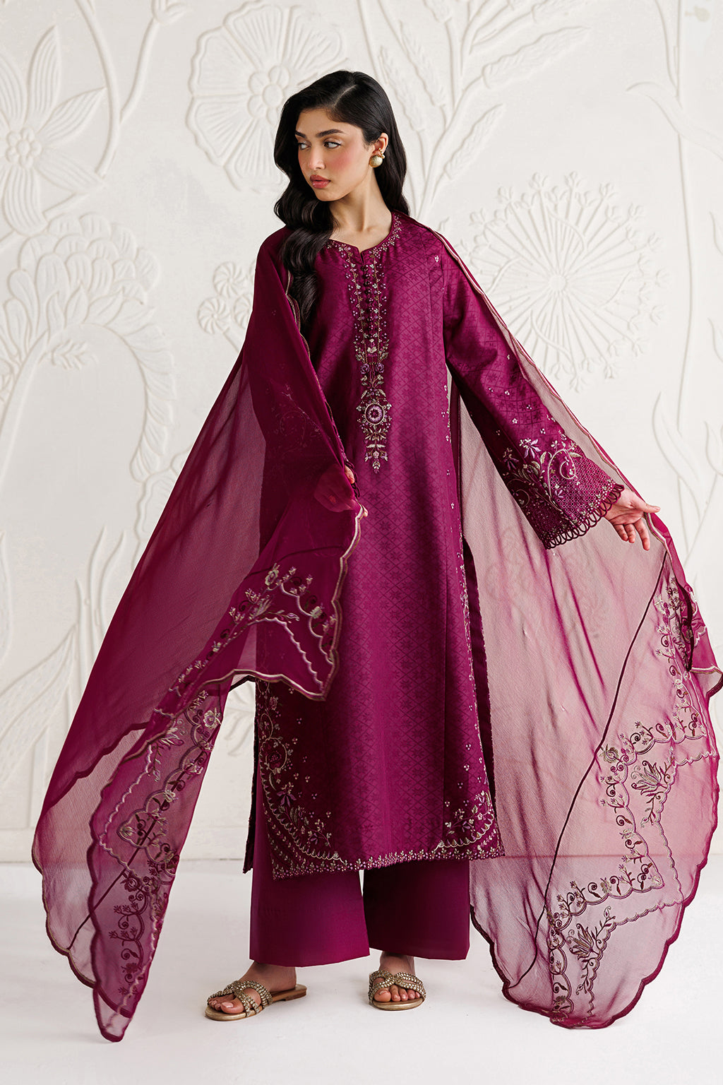UE-684 Embroidered Lawn