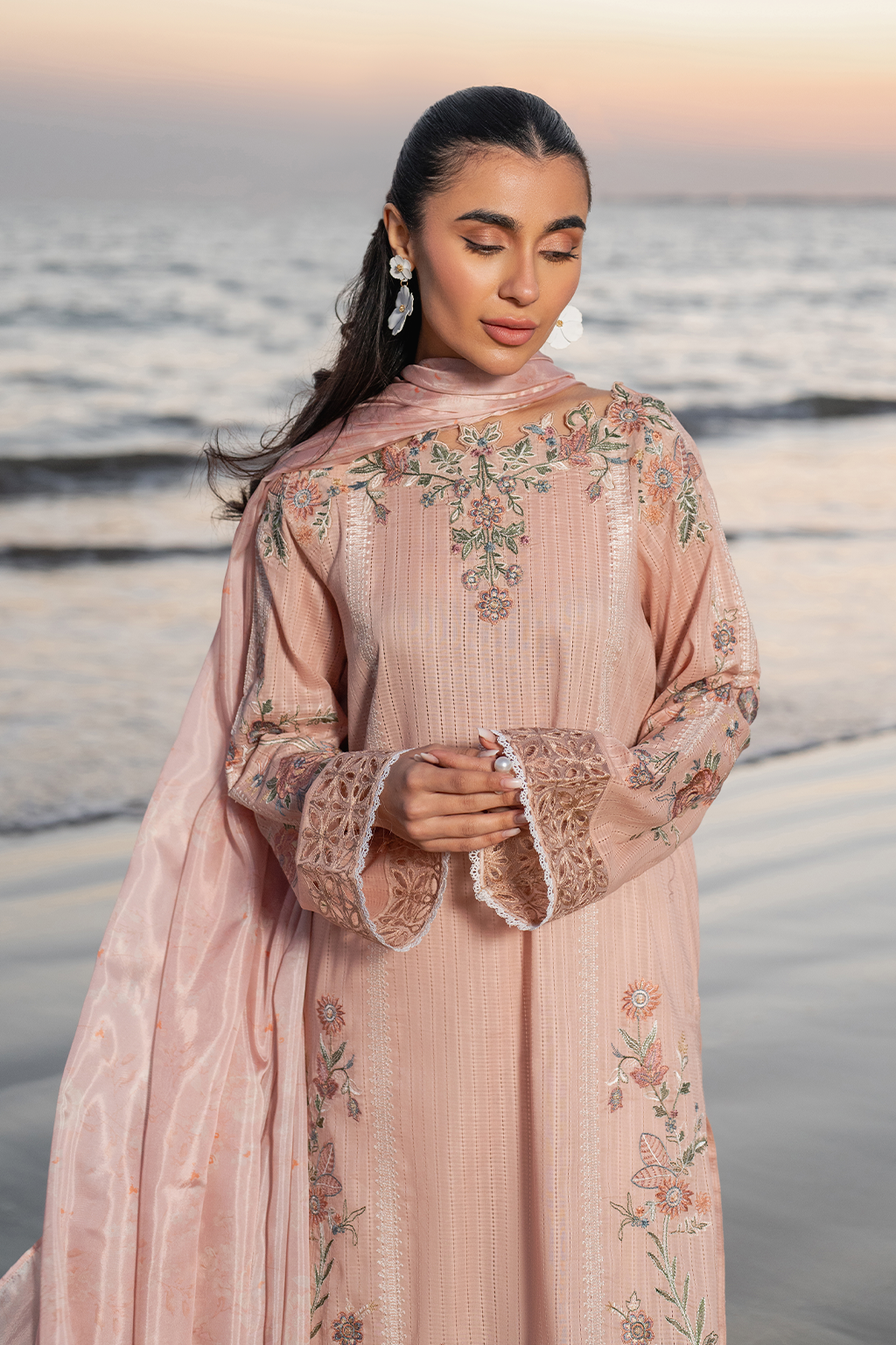 UE-382 Embroidered Lawn - Iznik