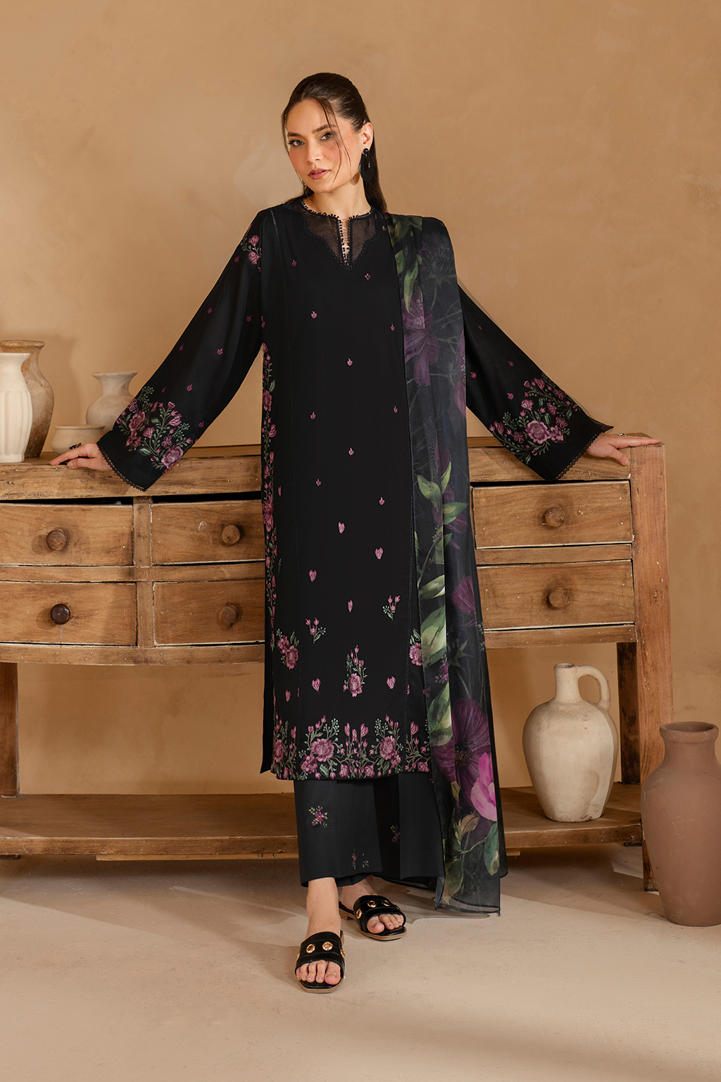 UE-477 Embroidered Lawn - Iznik