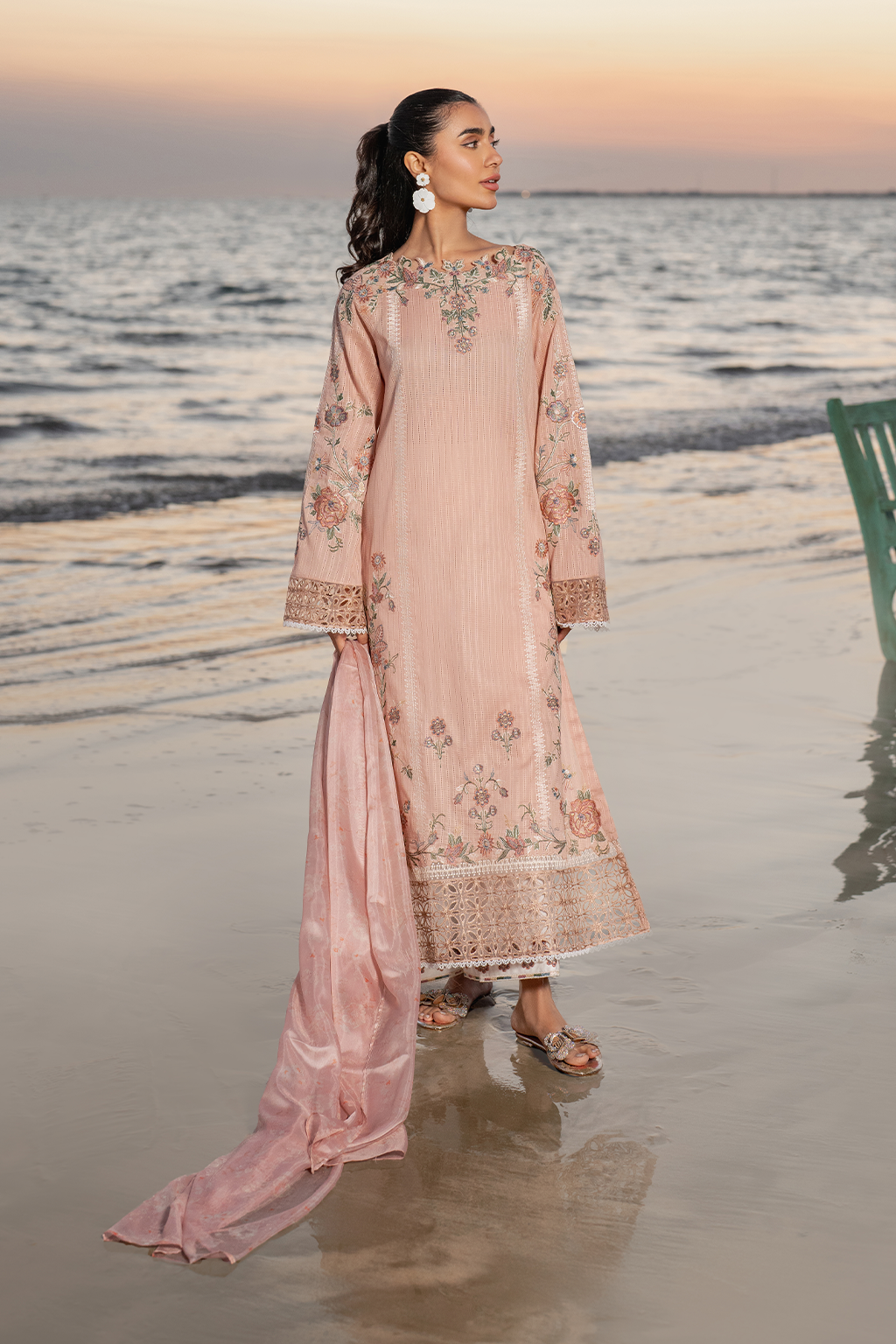 UE-382 Embroidered Lawn - Iznik