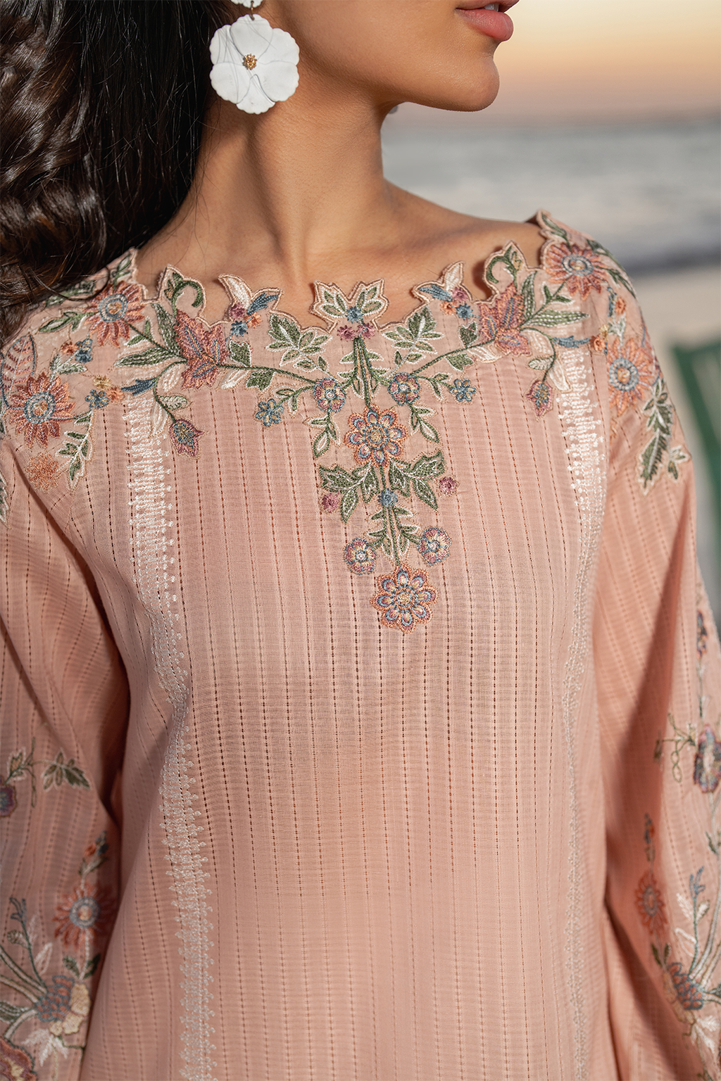 UE-382 Embroidered Lawn - Iznik