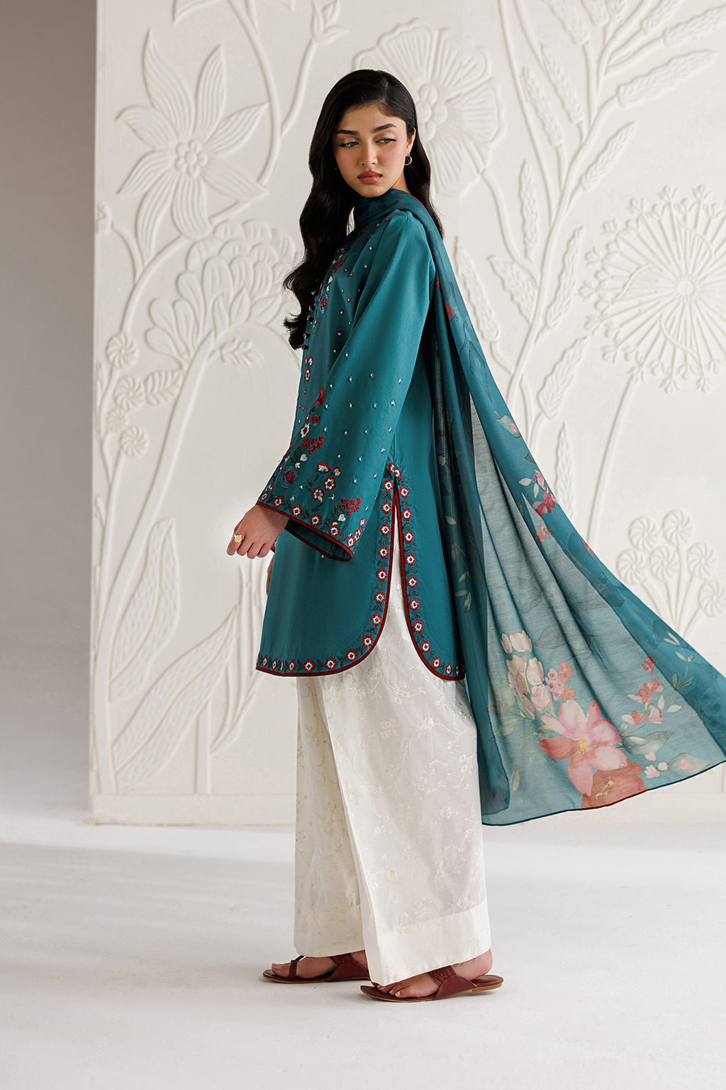 UE-688 Embroidered Lawn Secondary image