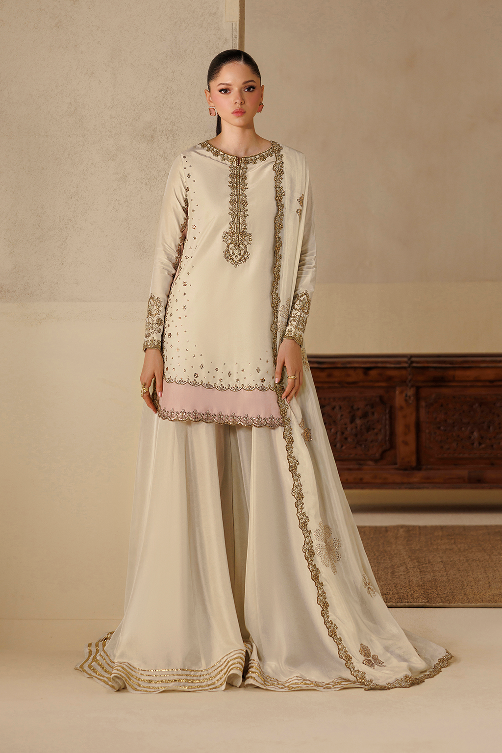 UE-735 Embroidered Ramen Silk
