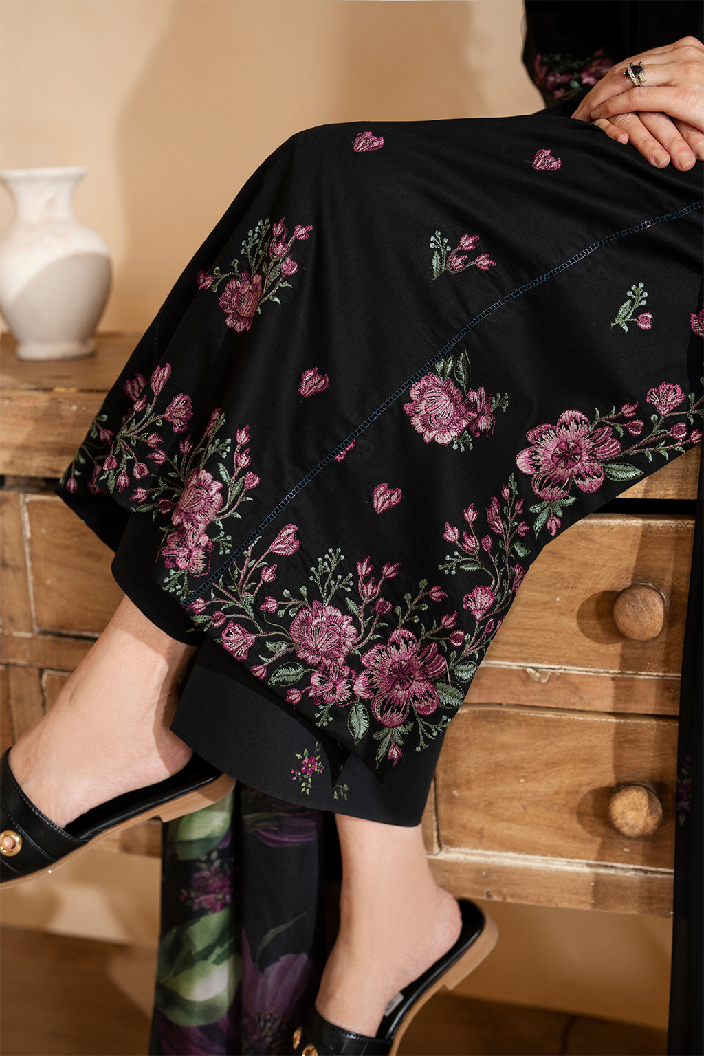 UE-477 Embroidered Lawn - Iznik