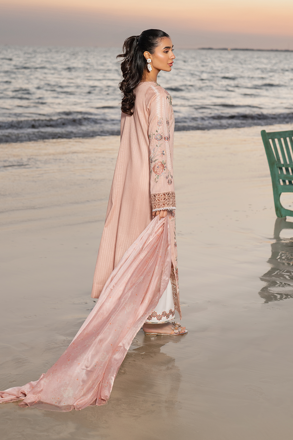 UE-382 Embroidered Lawn - Iznik