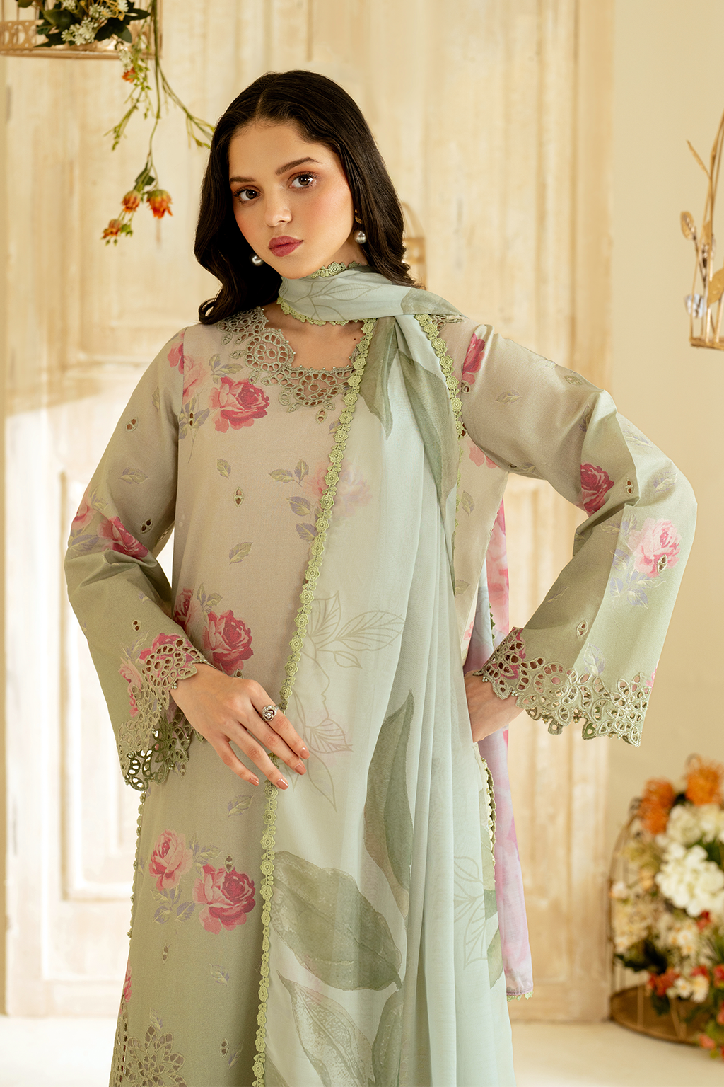UE-445 Printed Lawn - Iznik 