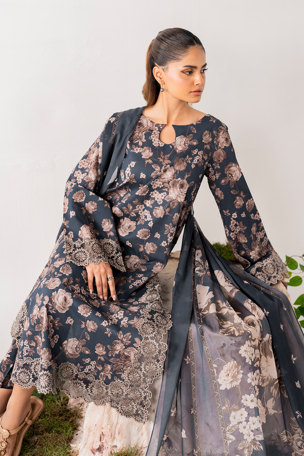 UE-279 Printed Lawn - Iznik
