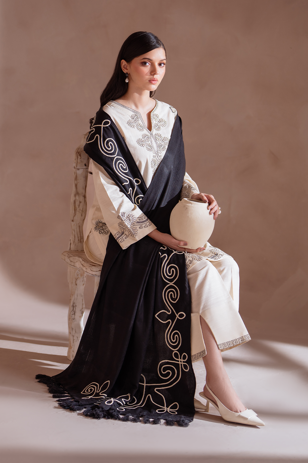 UE-361 Embroidered Khaddar - Iznik