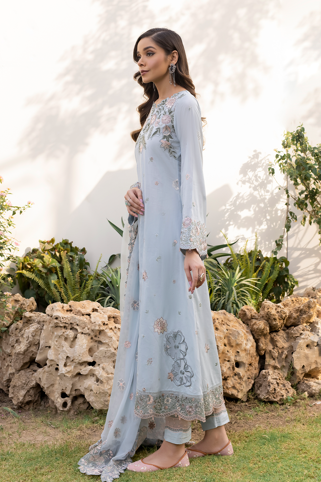 UE-145 Embroidered Lawn - Iznik