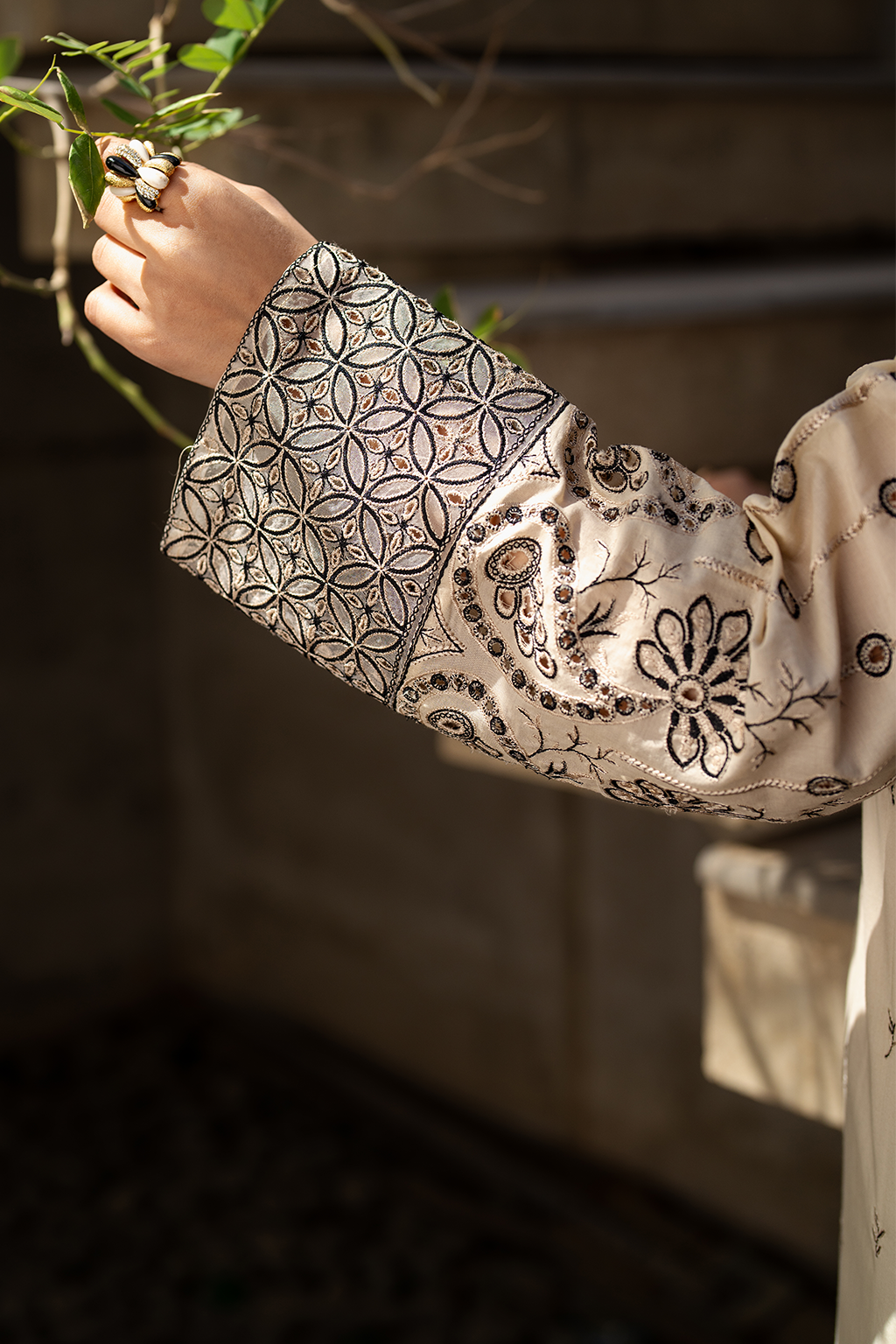 IP-266 Embroidered Lawn - Iznik