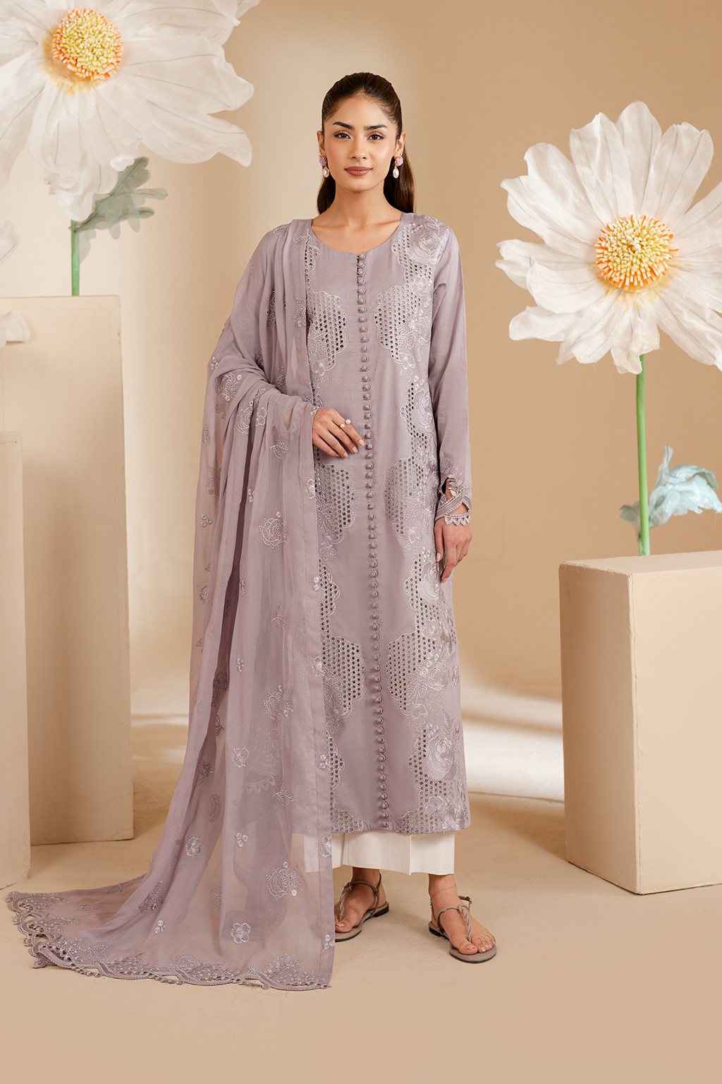 UE-464  Embroidered Lawn - Iznik