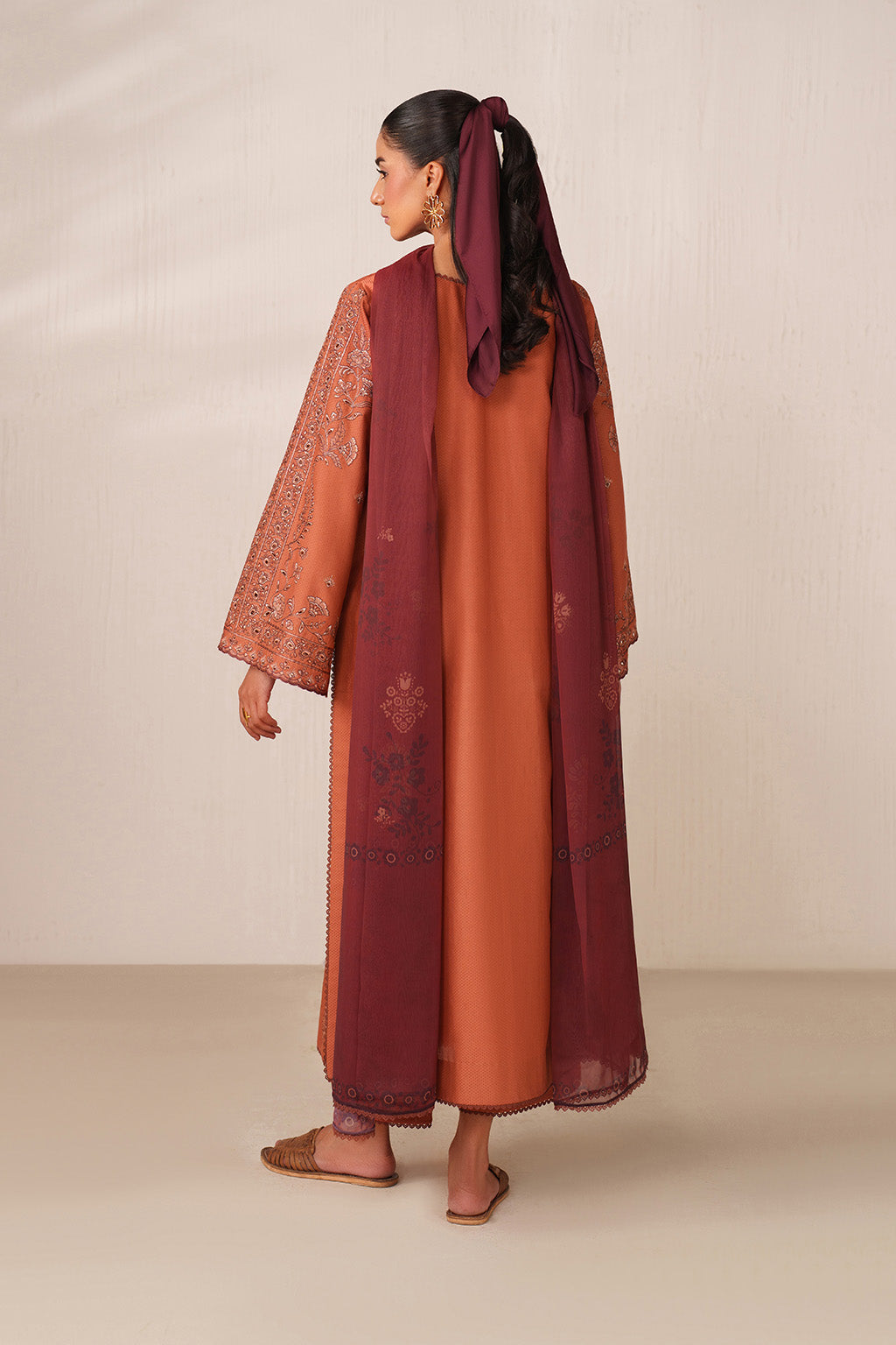 UE-604 Embroidered Lawn - Iznik