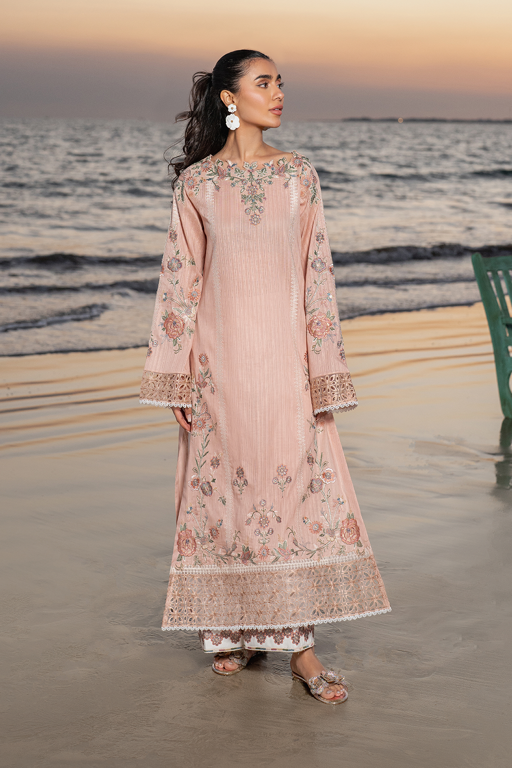 UE-382 Embroidered Lawn - Iznik