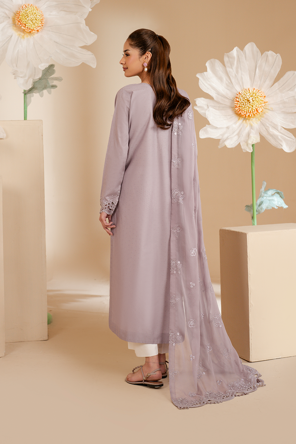UE-464  Embroidered Lawn