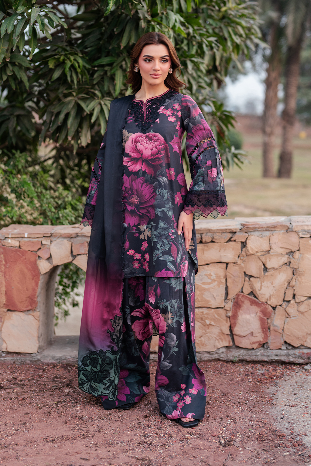 UE-399 Printed Lawn - Iznik Main image