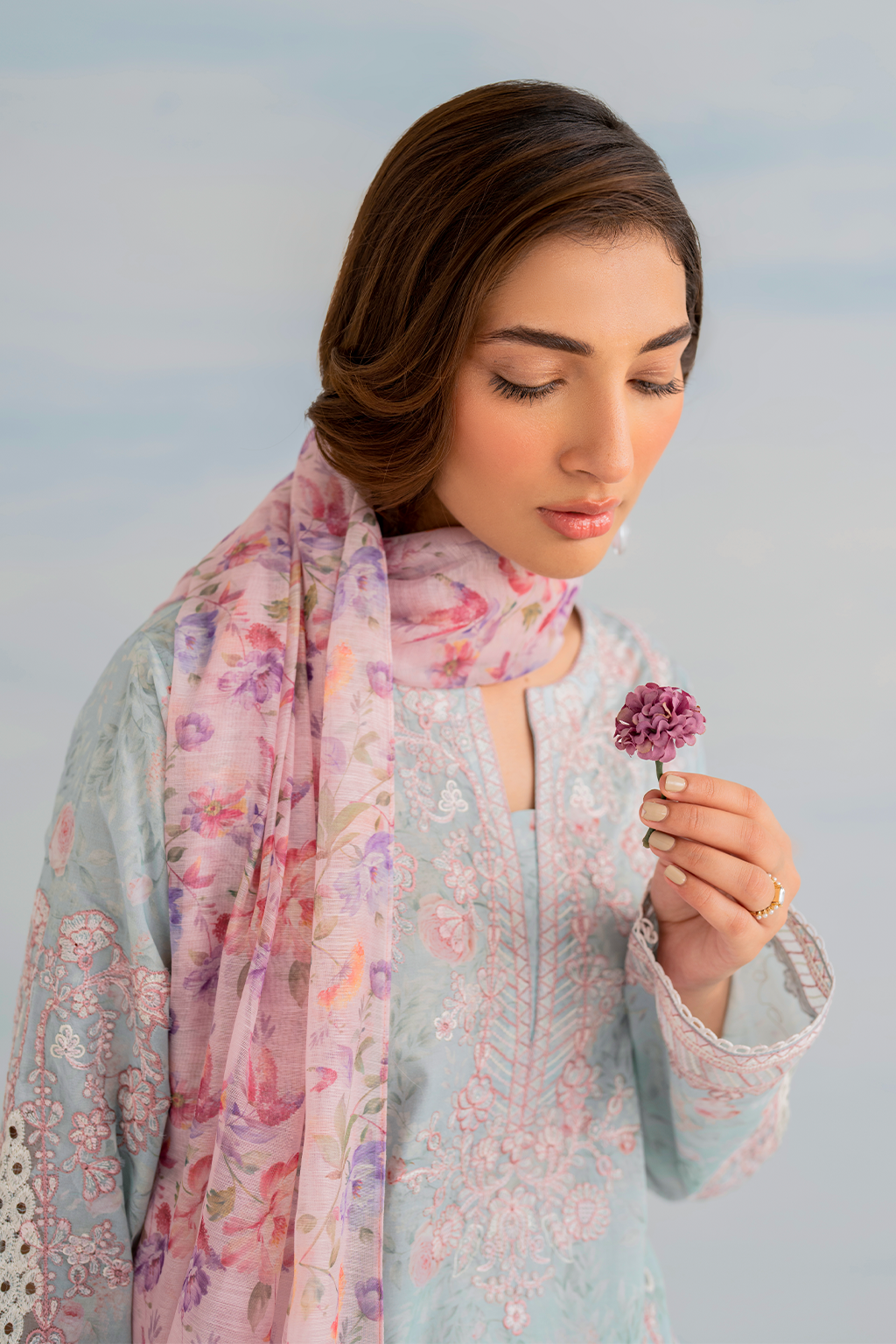 IGL-01 Embroidered Lawn - Iznik