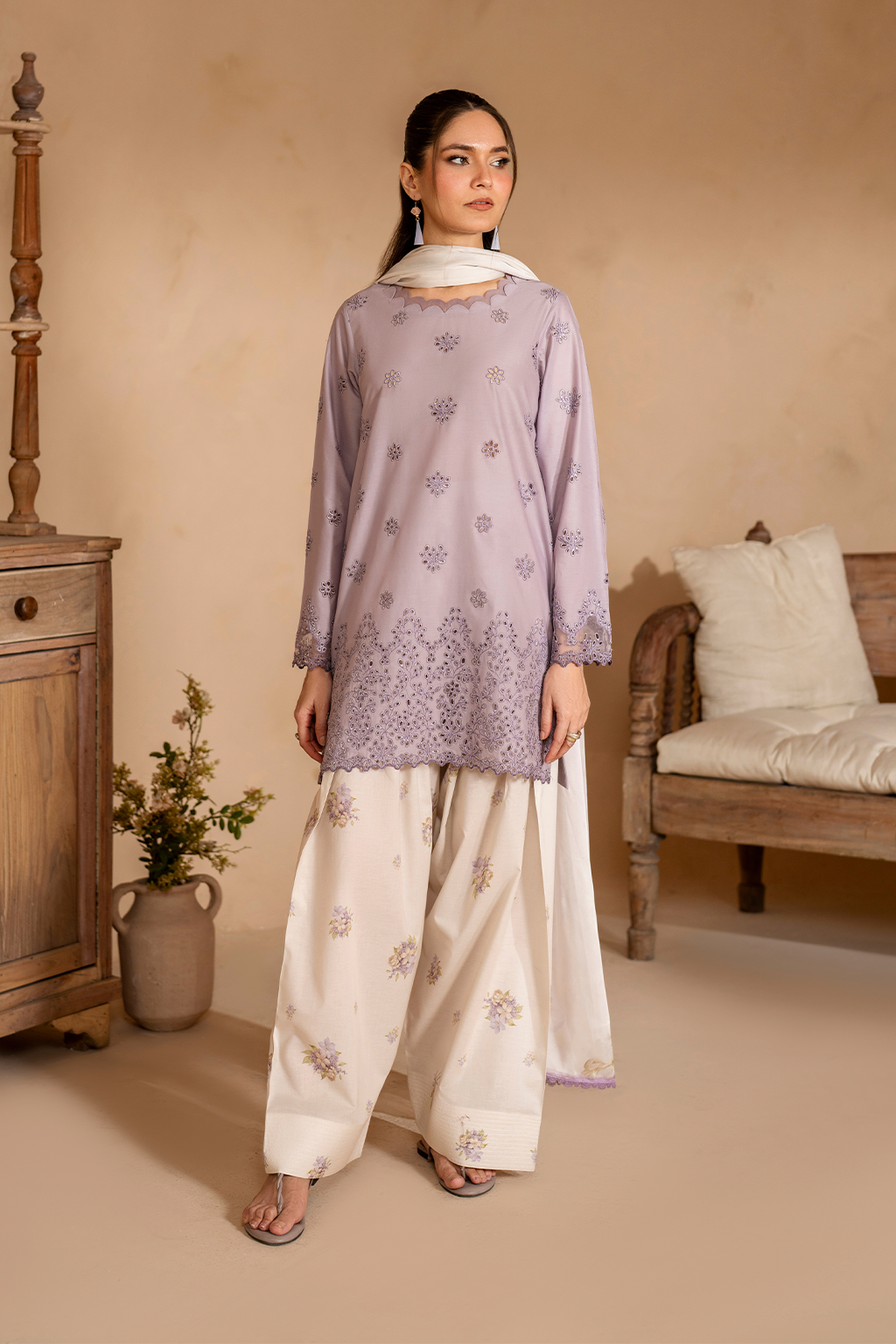UE-478 Embroidered Lawn