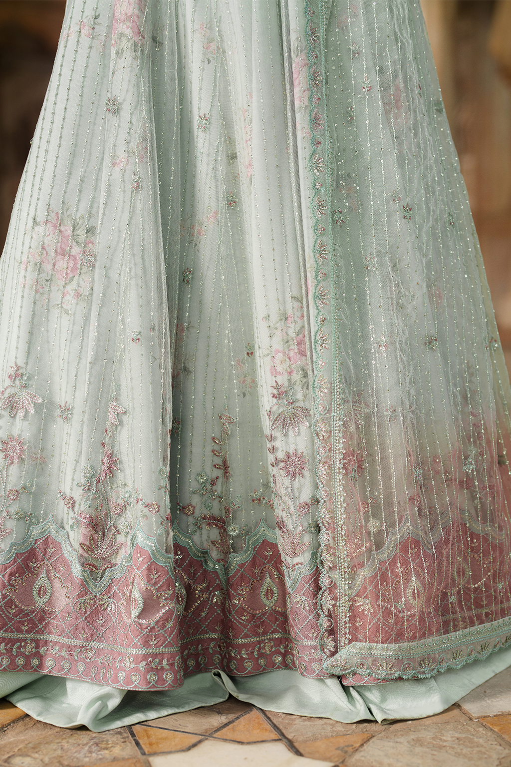 UE-553 Embroidered Net - Iznik