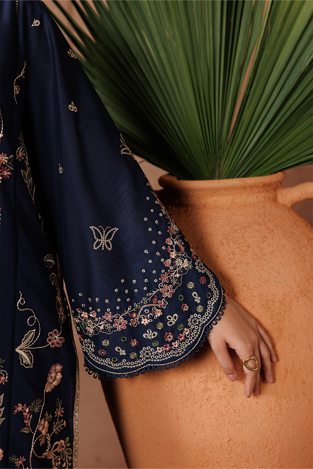 UE-694 Embroidered Lawn