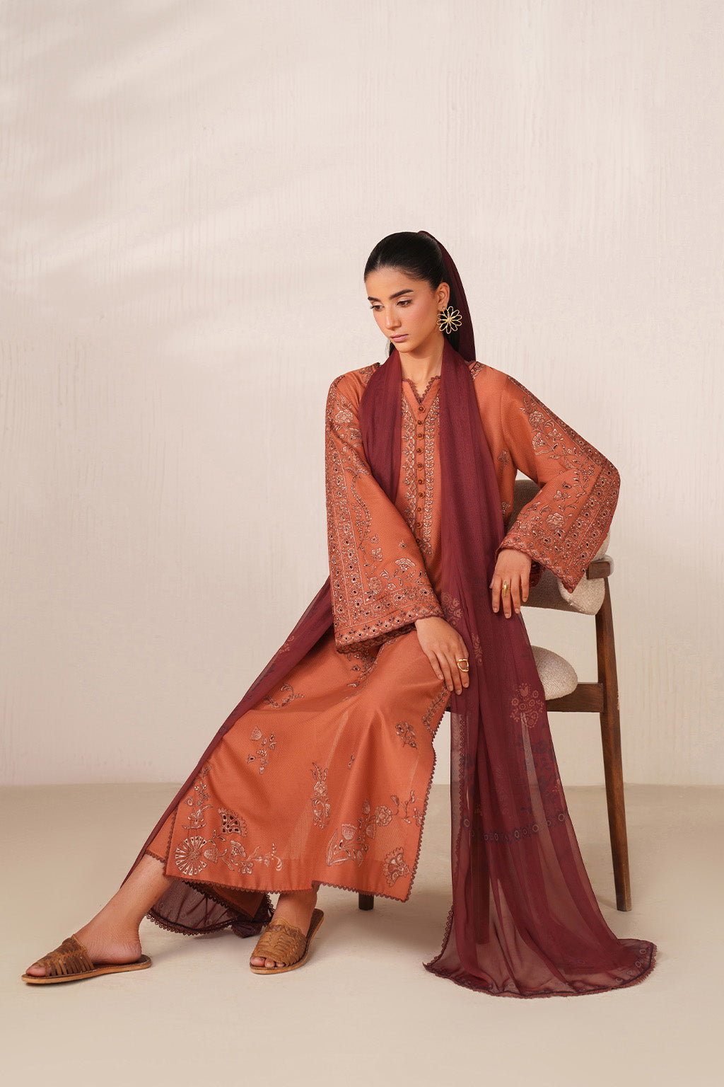 UE-604 Embroidered Lawn - Iznik