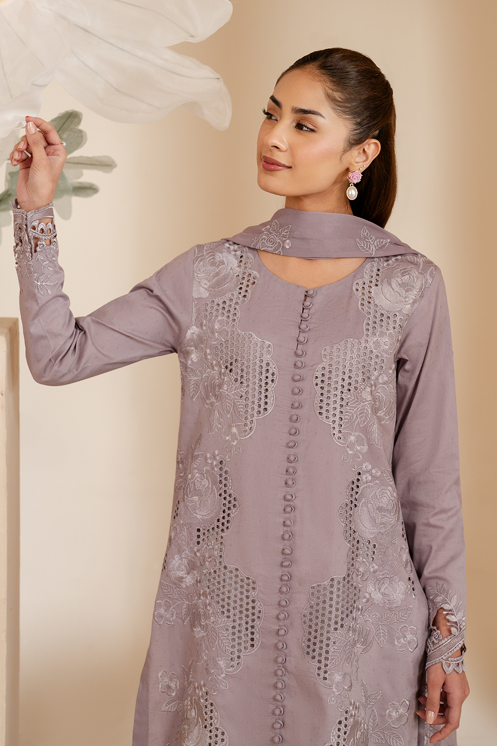 UE-464  Embroidered Lawn - Iznik