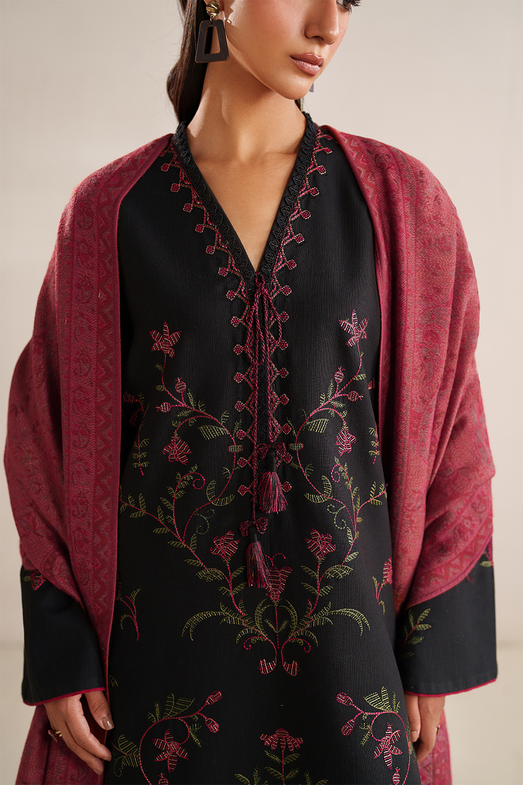 UE-582 Embroidered Khaddar - Iznik