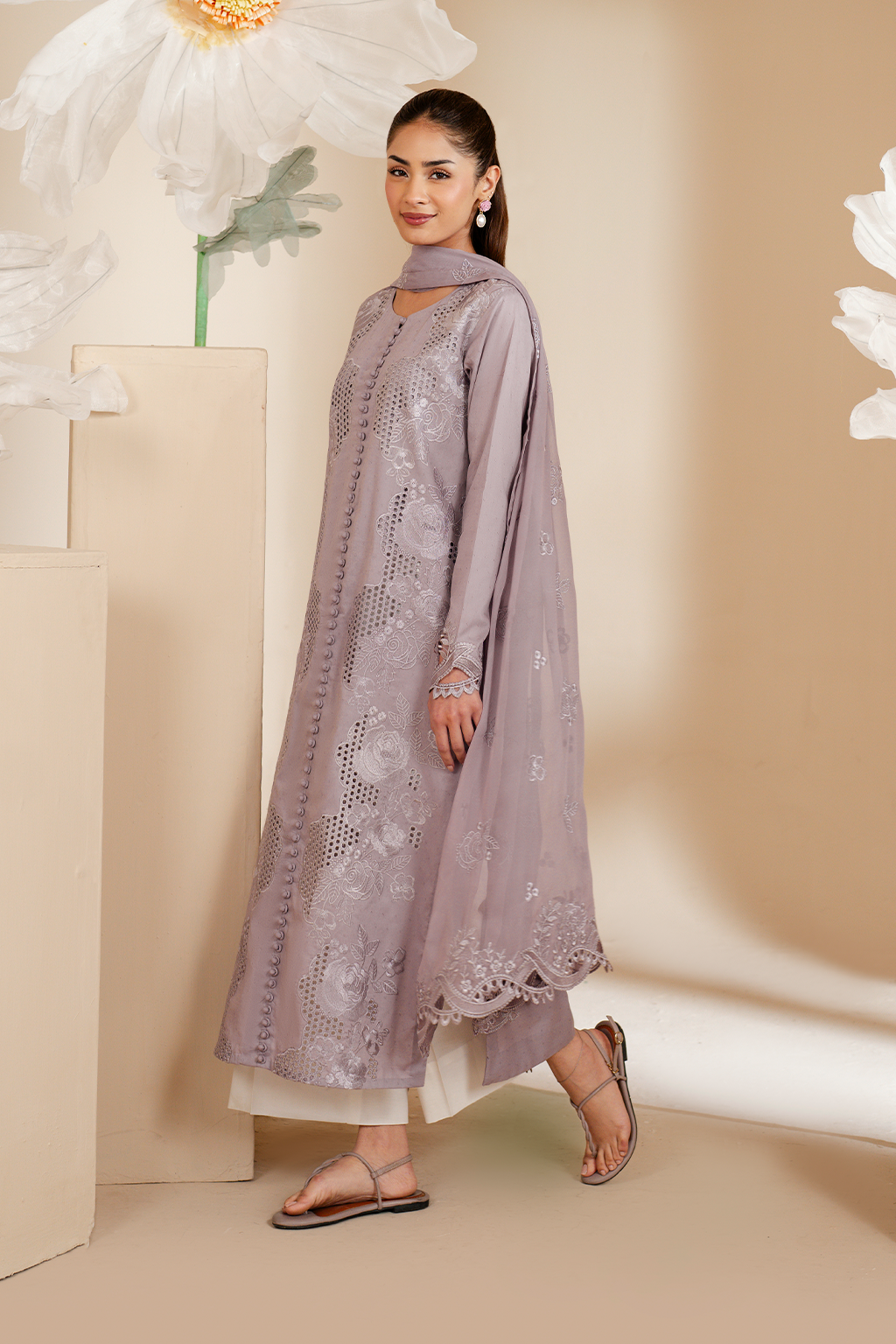UE-464  Embroidered Lawn - Iznik