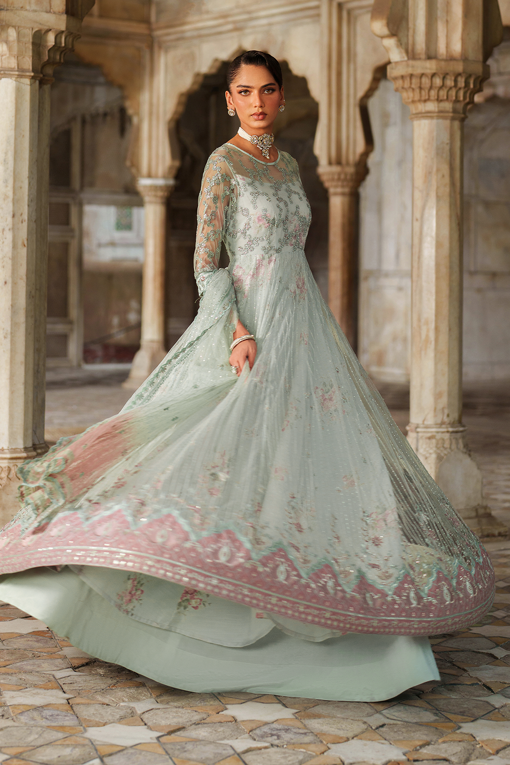 UE-553 Embroidered Net - Iznik