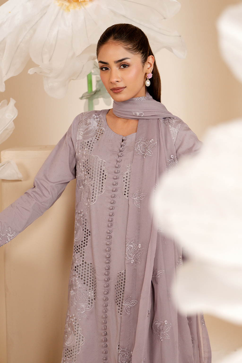 UE-464  Embroidered Lawn - Iznik
