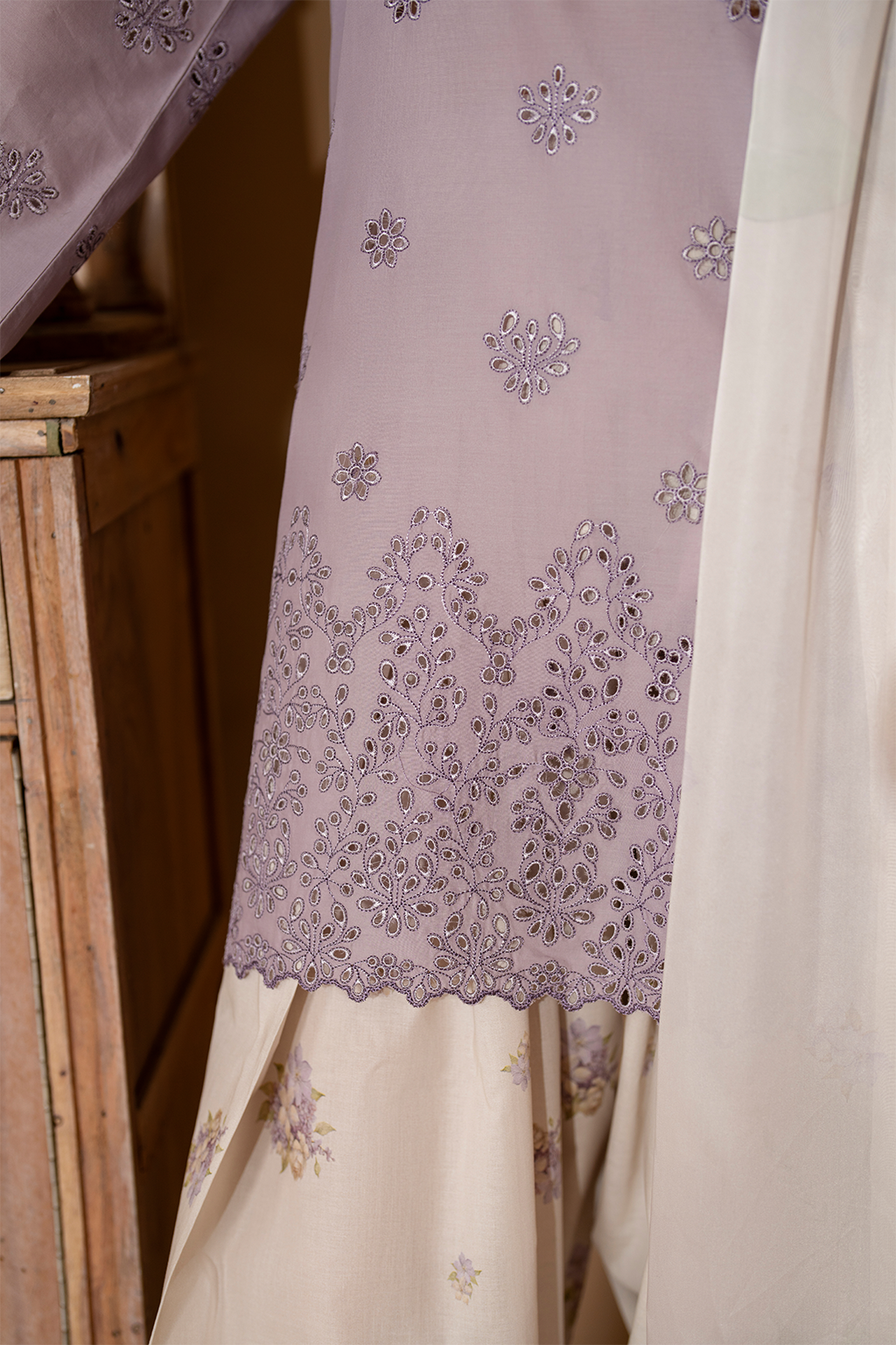 UE-478 Embroidered Lawn