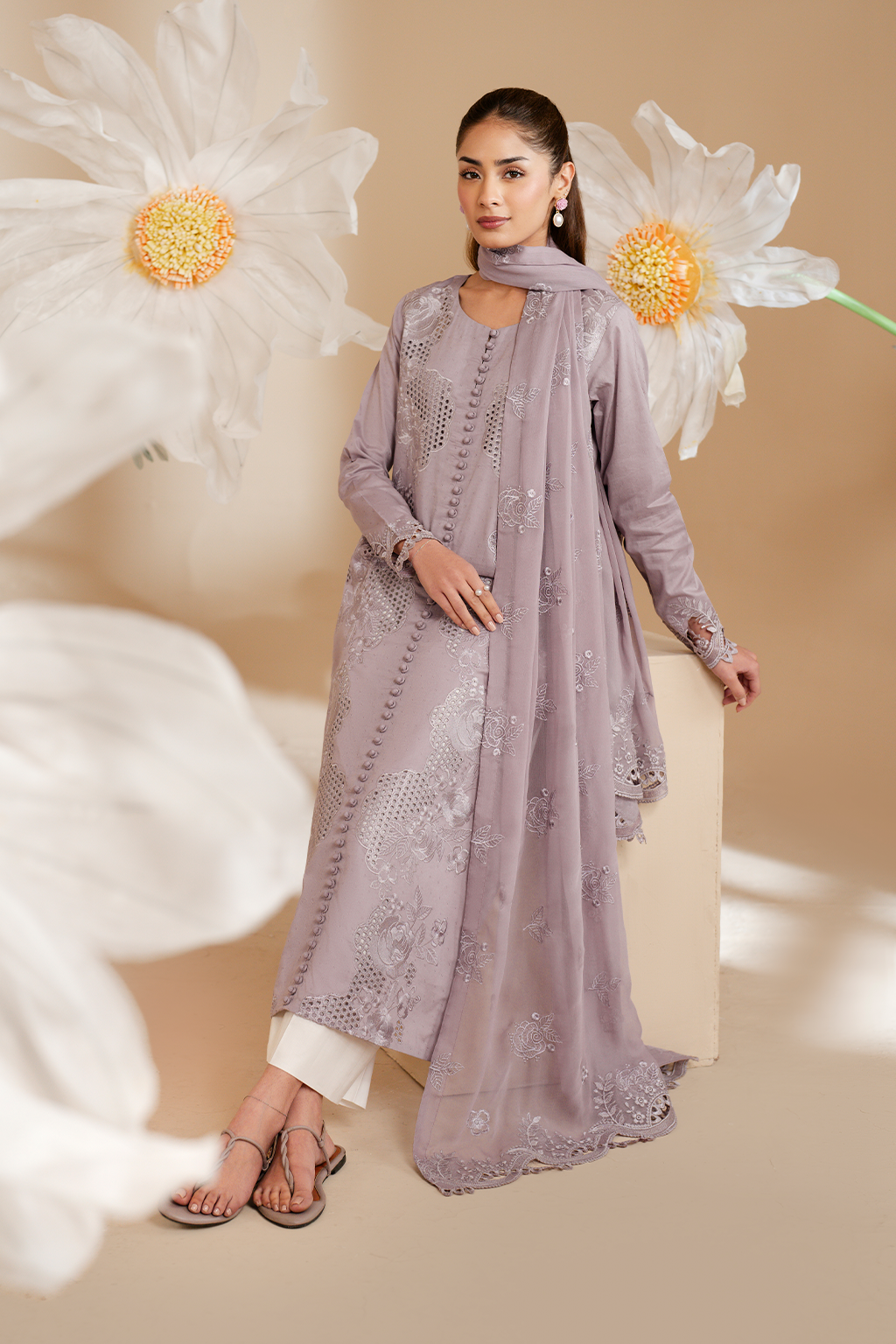 UE-464  Embroidered Lawn - Iznik