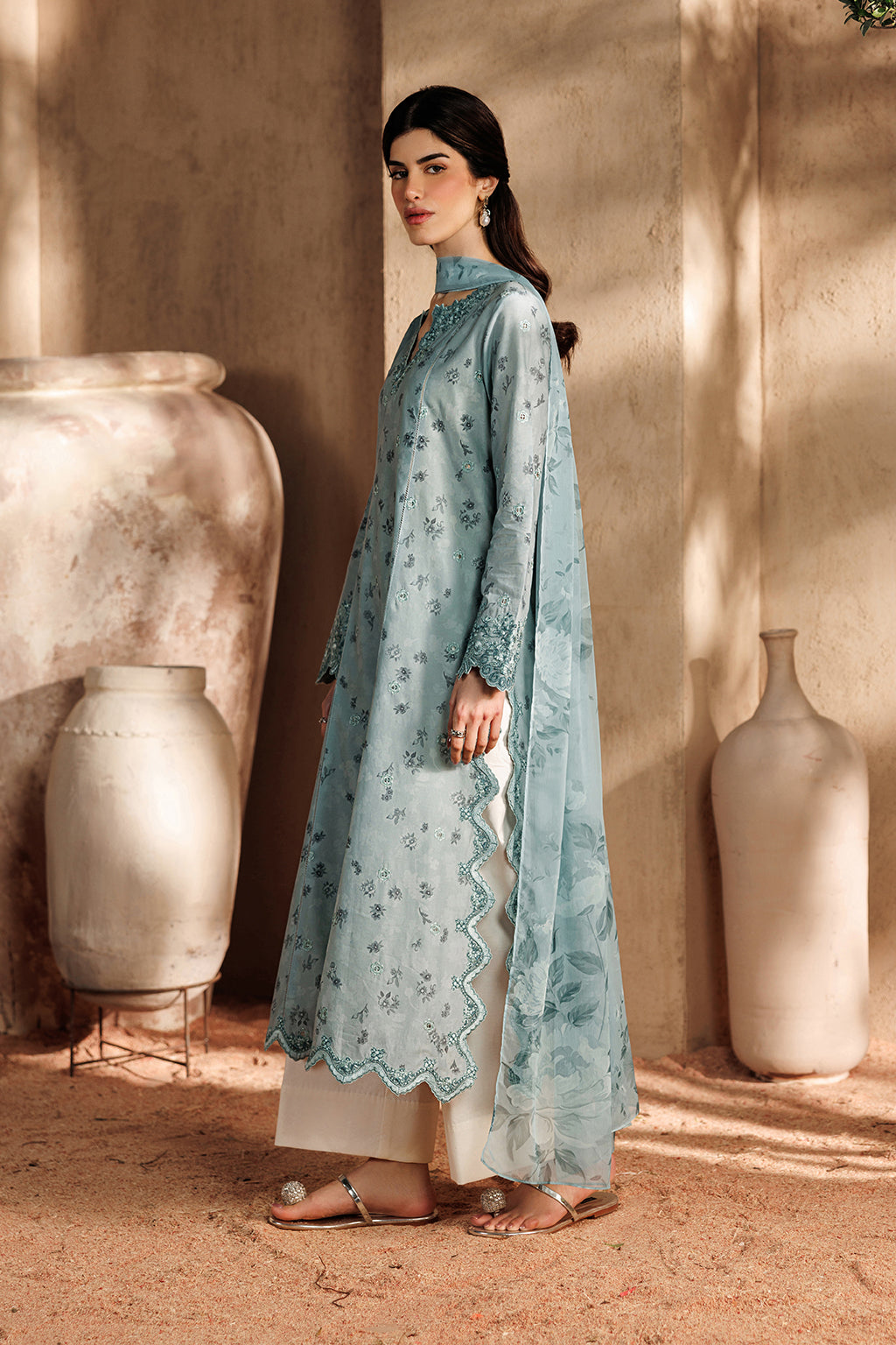 UE-671 Printed Lawn Secondary image
