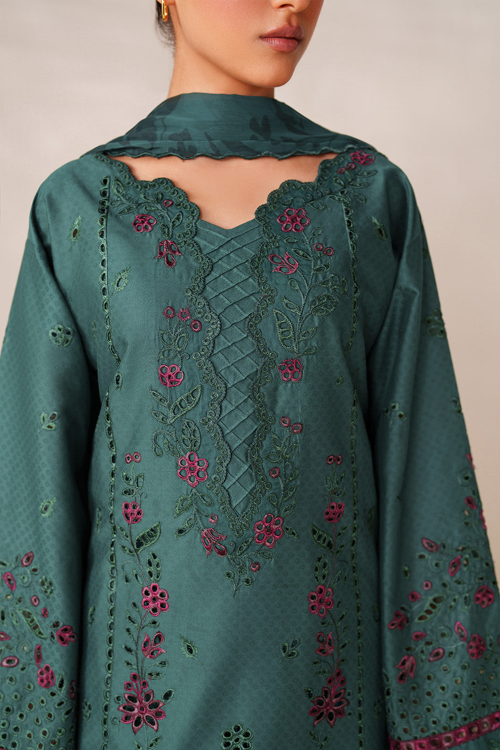 UE-626 Embroidered Lawn - Iznik