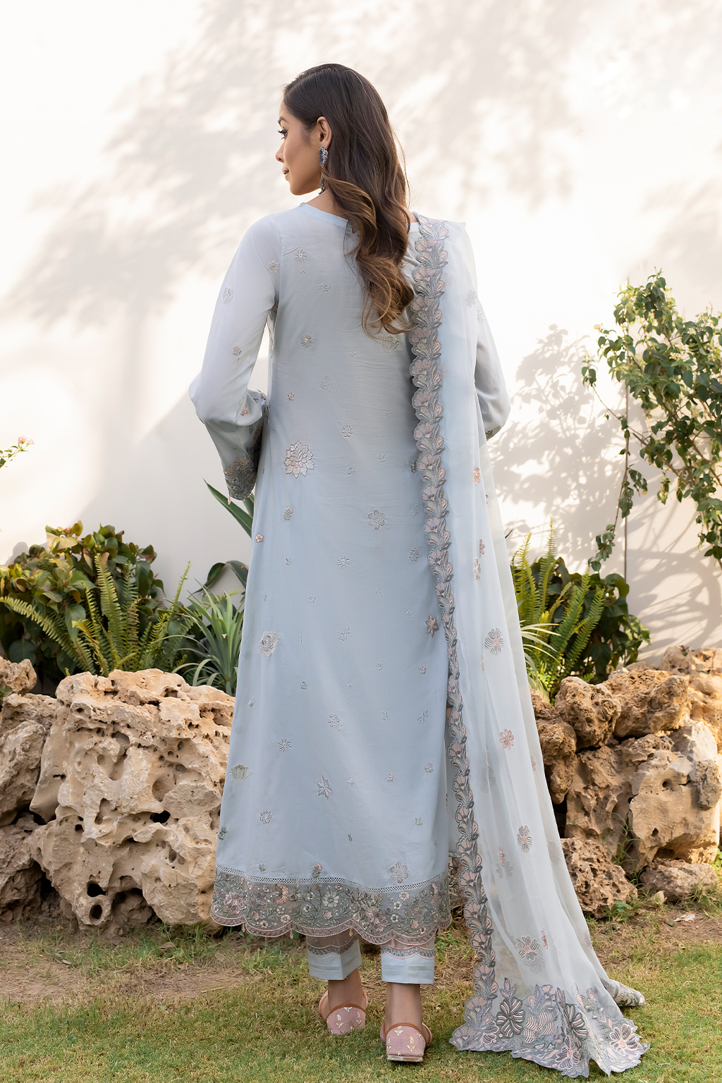 UE-145 Embroidered Lawn - Iznik