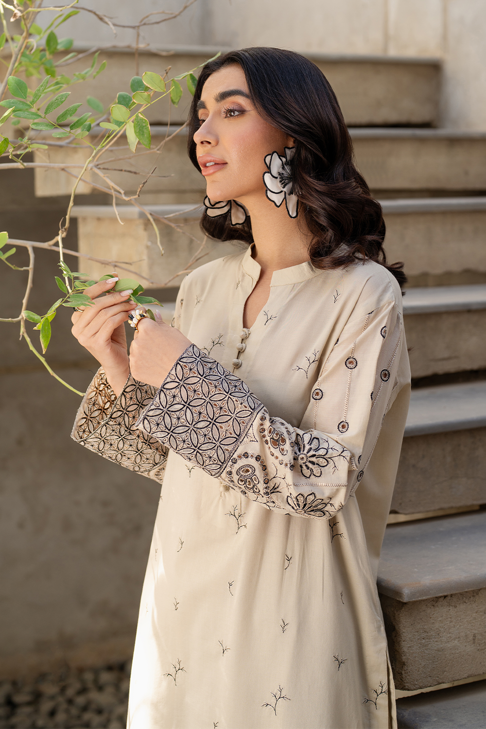 IP-266 Embroidered Lawn - Iznik
