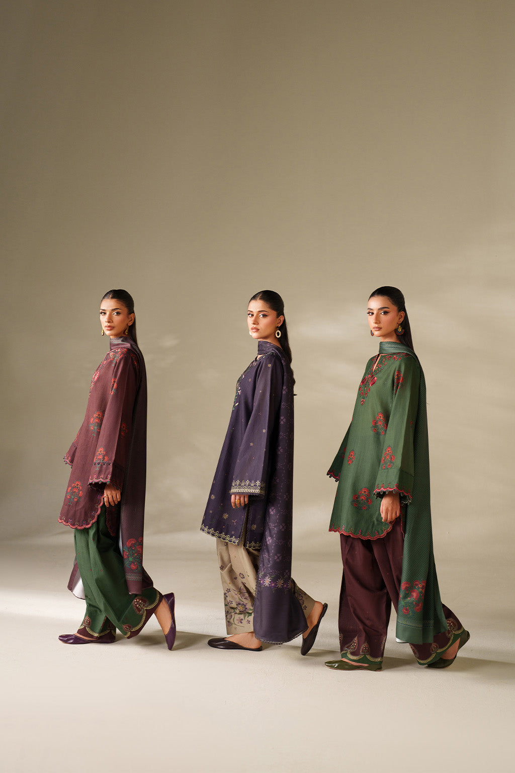 UE-562  Printed Khaddar - Iznik