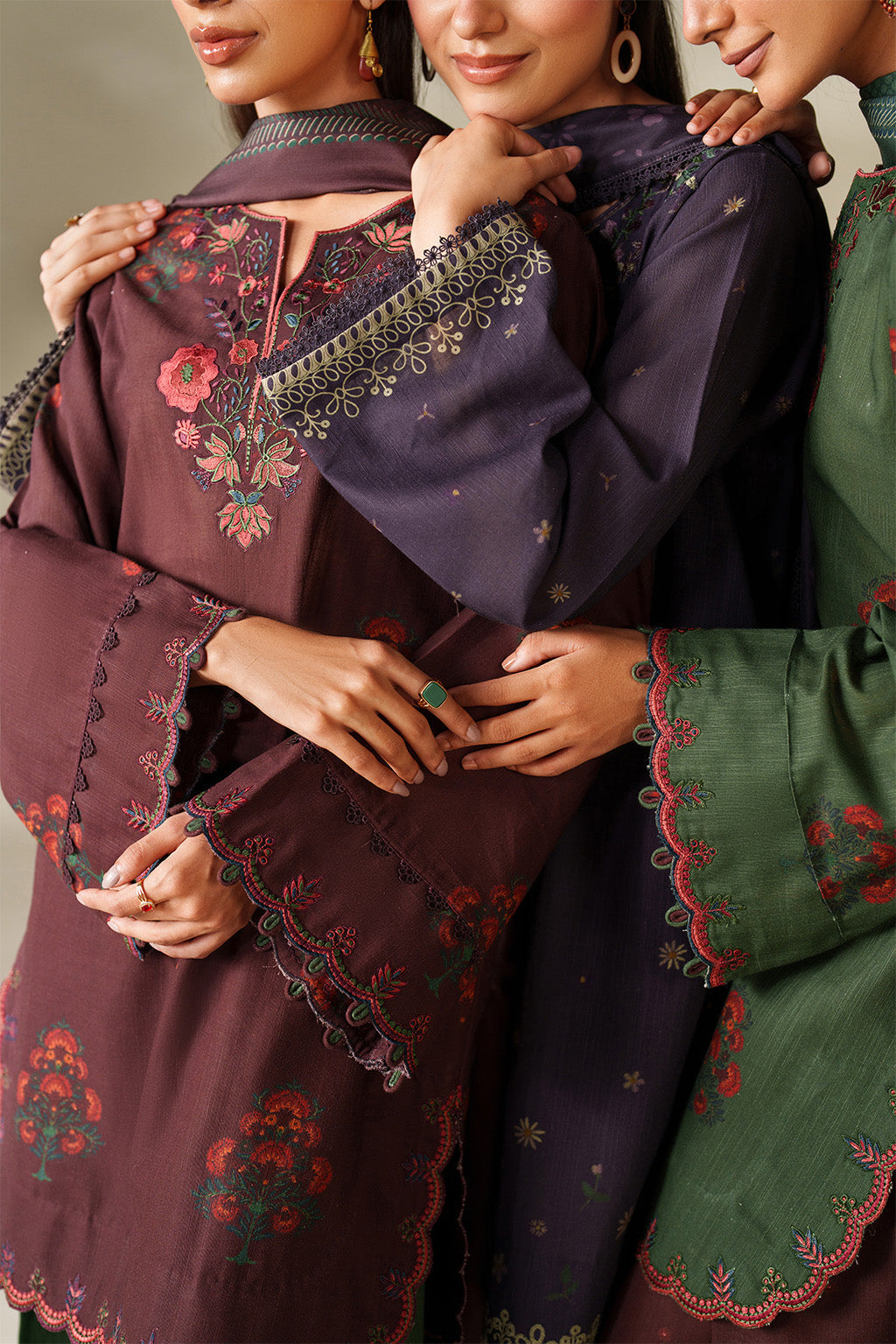 UE-562  Printed Khaddar - Iznik