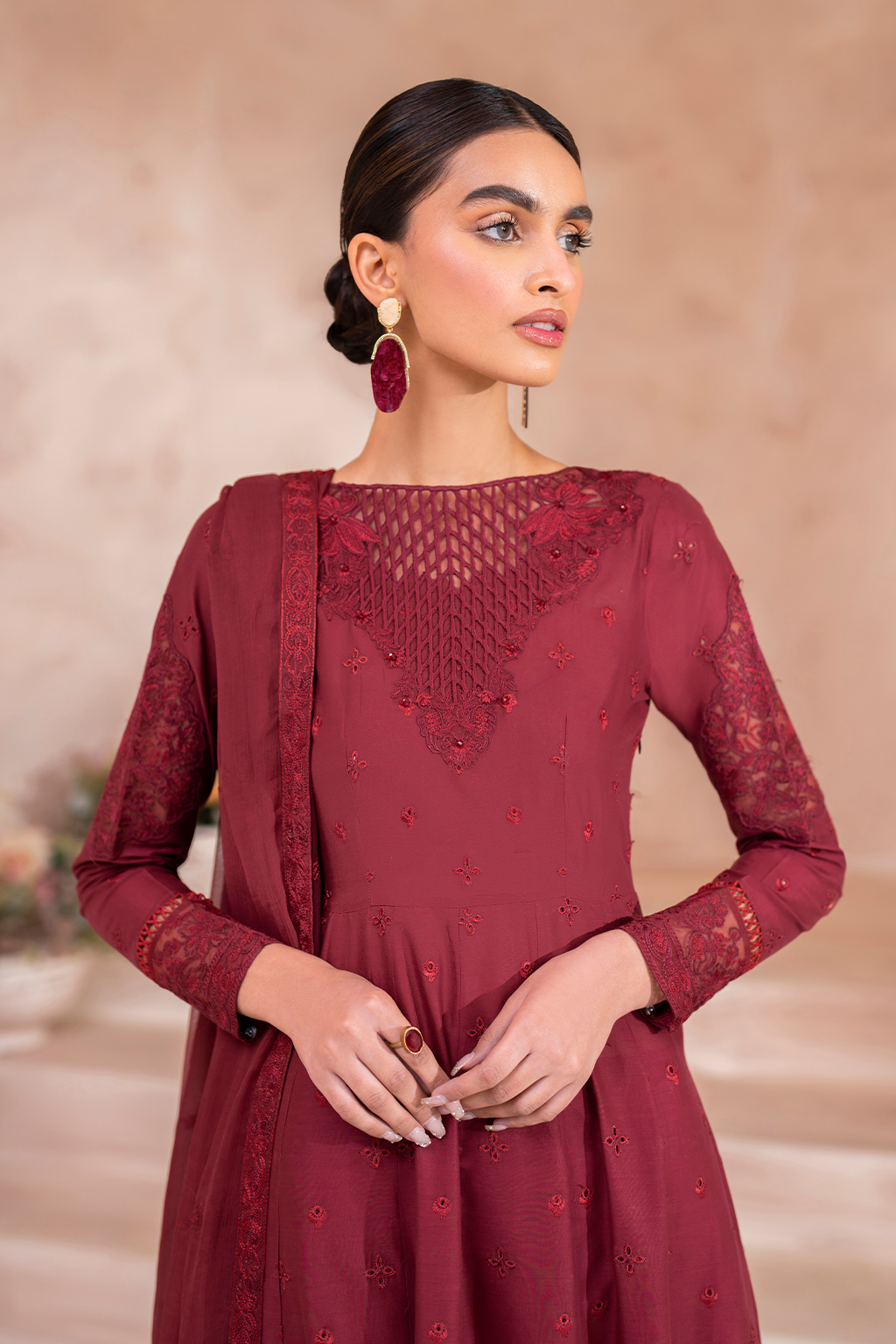 IP-190 Embroidered Lawn - Iznik