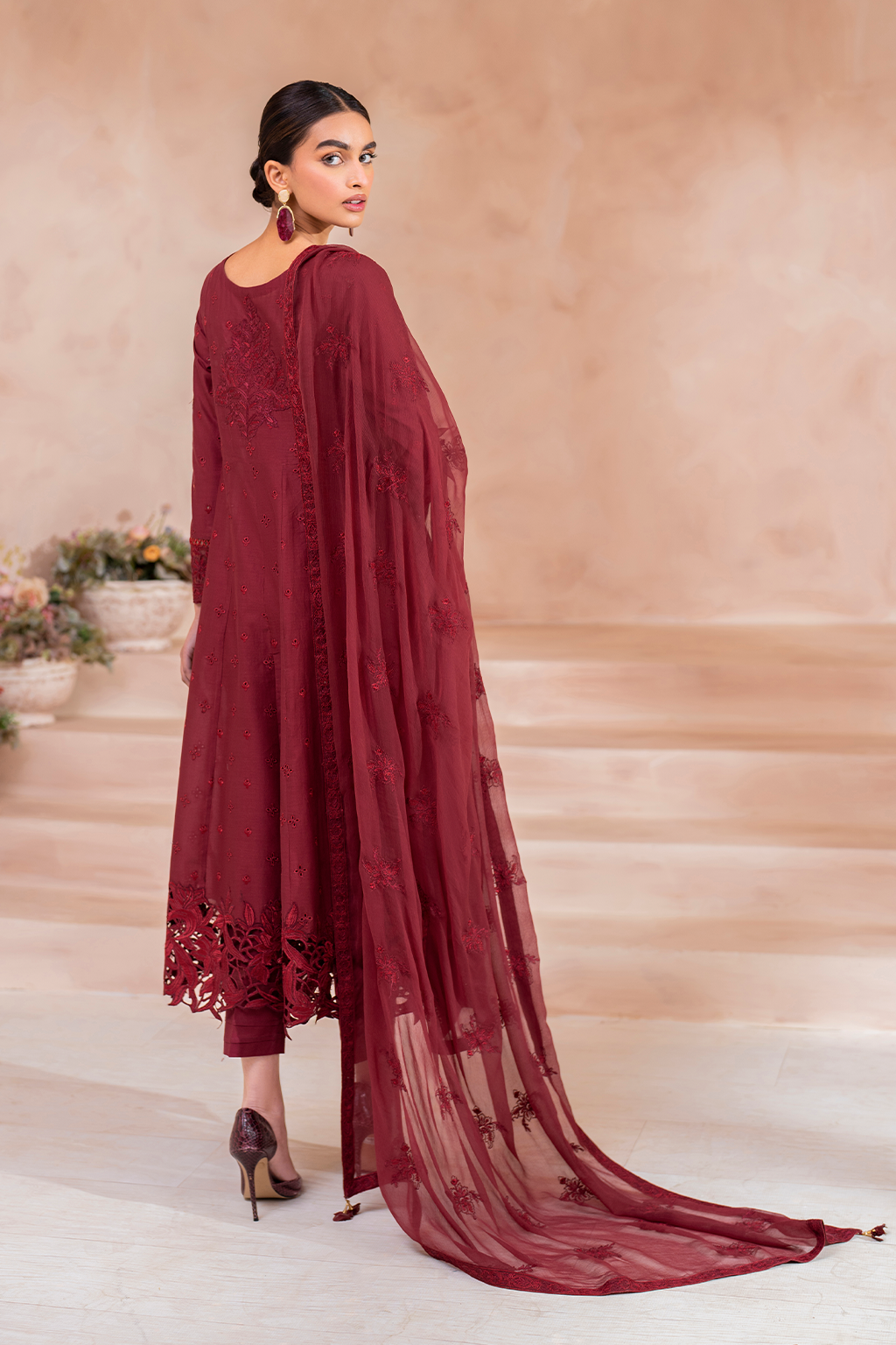 IP-190 Embroidered Lawn - Iznik