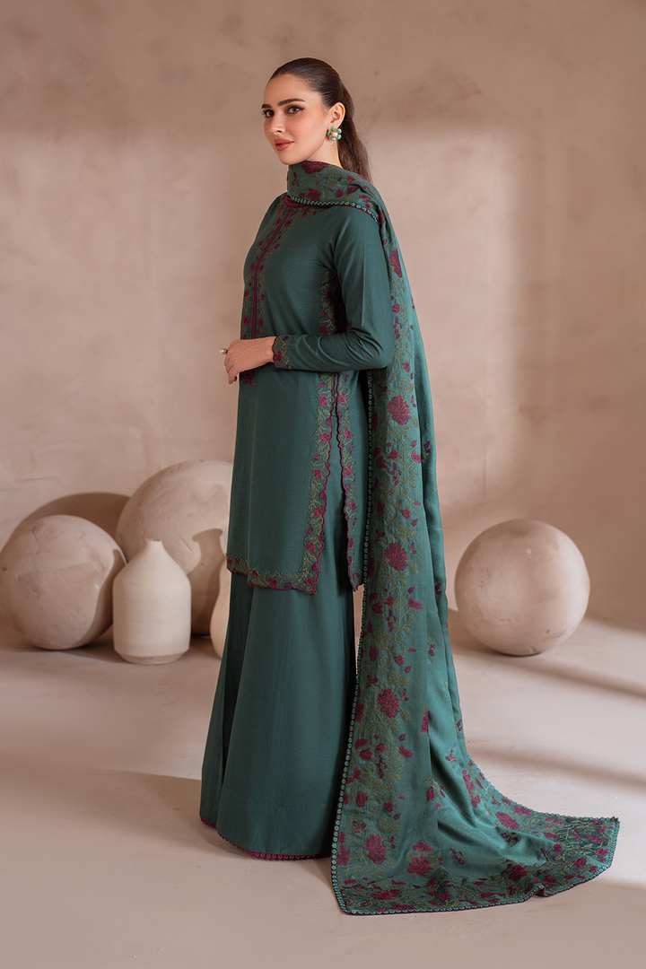 UE-370 Embroidered Khaddar - Iznik