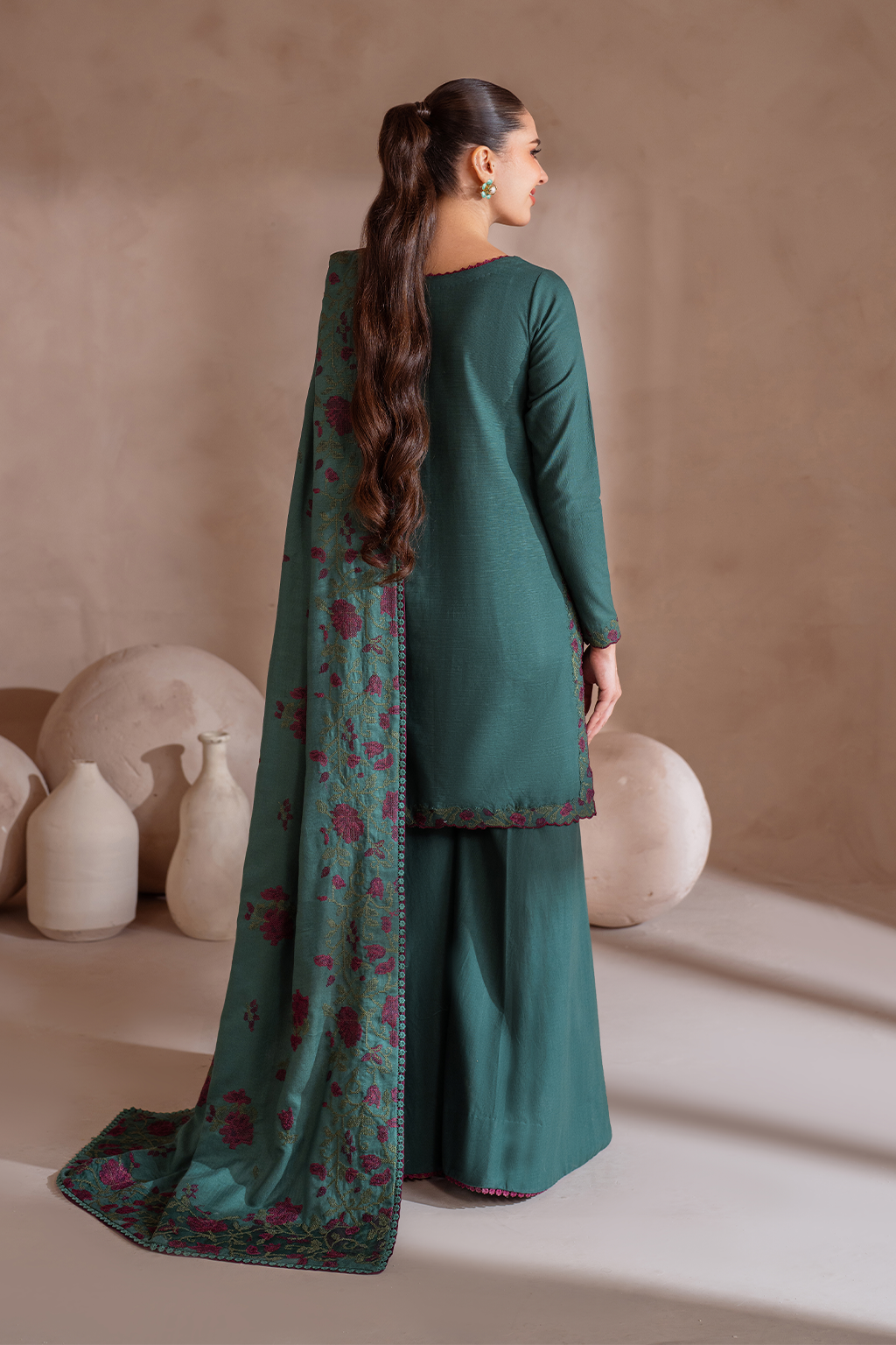 UE-370 Embroidered Khaddar - Iznik