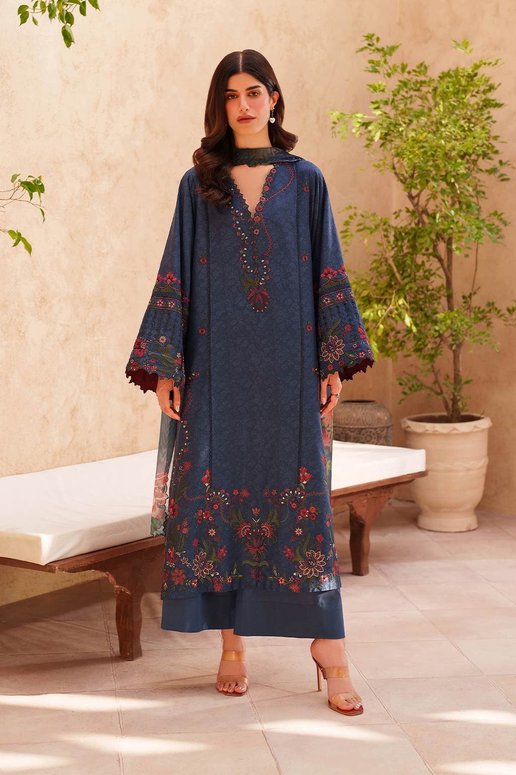 EL-01 Embroidered Lawn Main image