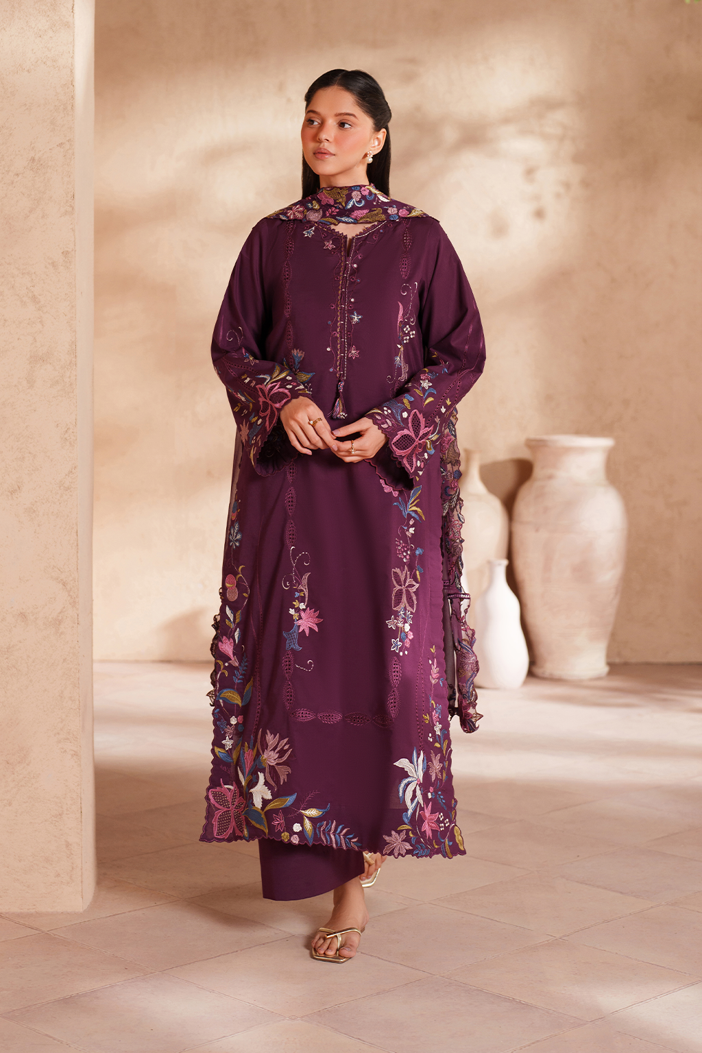 EL-03 Embroidered Lawn Main image