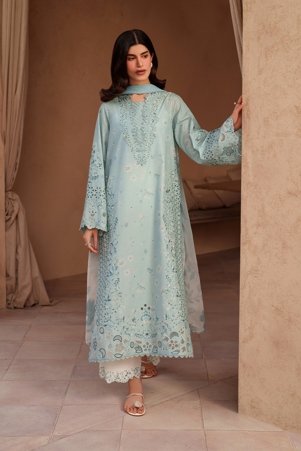 EL-05 Embroidered Lawn Main image