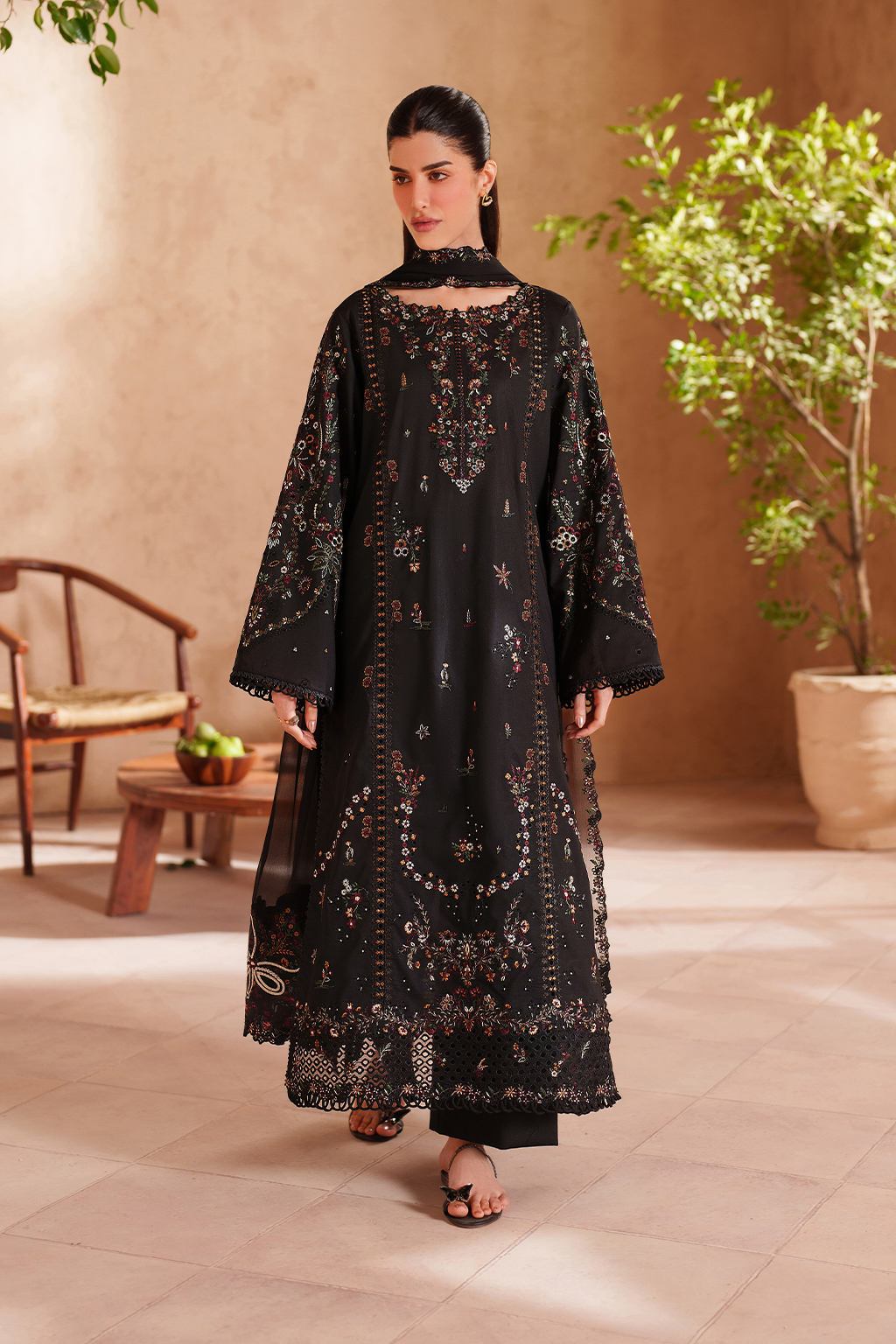 EL-07 Embroidered Lawn Main image