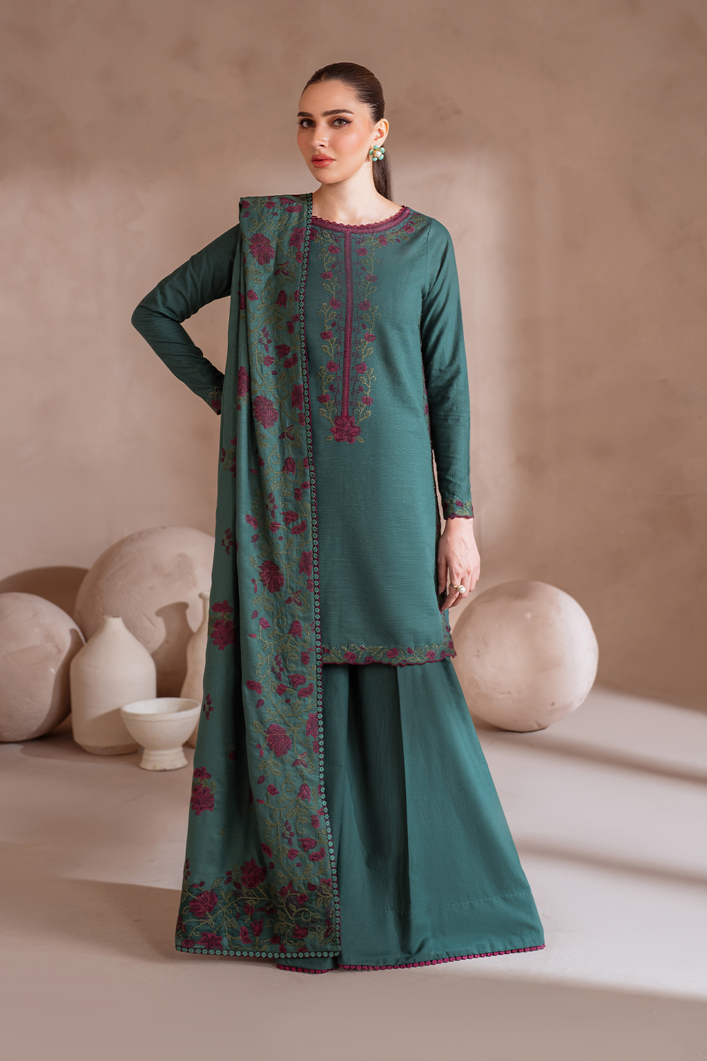 UE-370 Embroidered Khaddar - Iznik